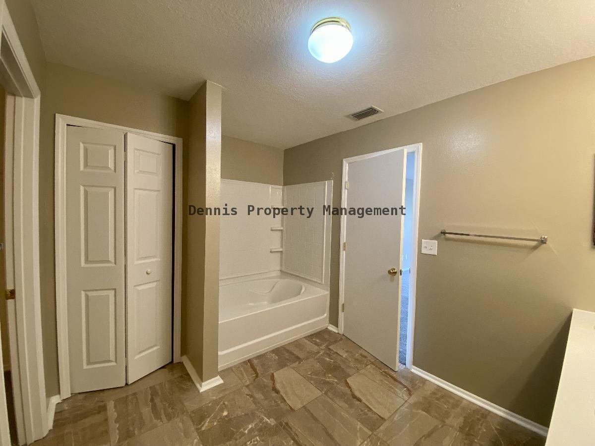 Ashley Pines, Large 4 Bed, 2.5 Bath property image