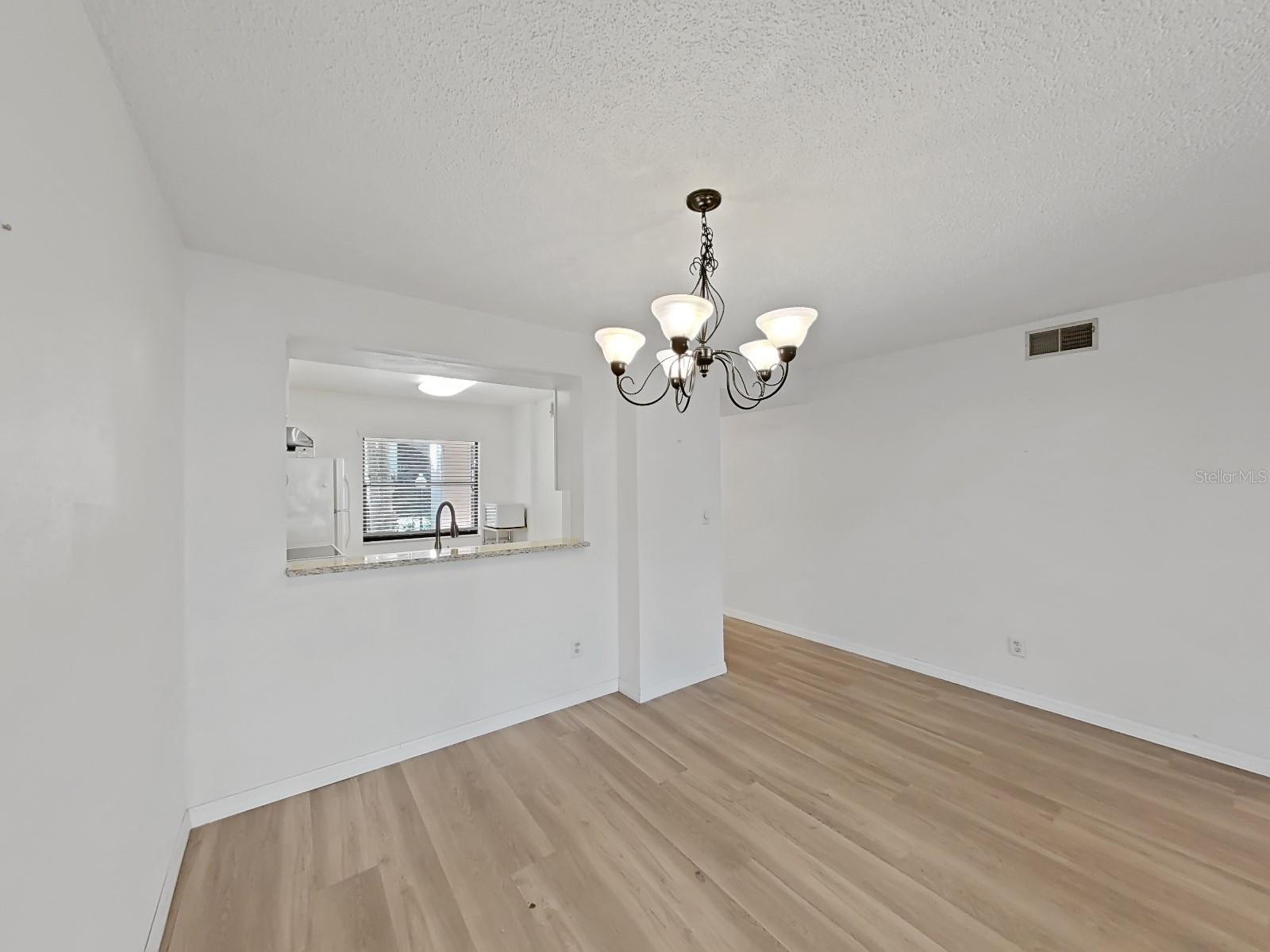 Palm Harbor 2/2 Pool & Sports Courts property image