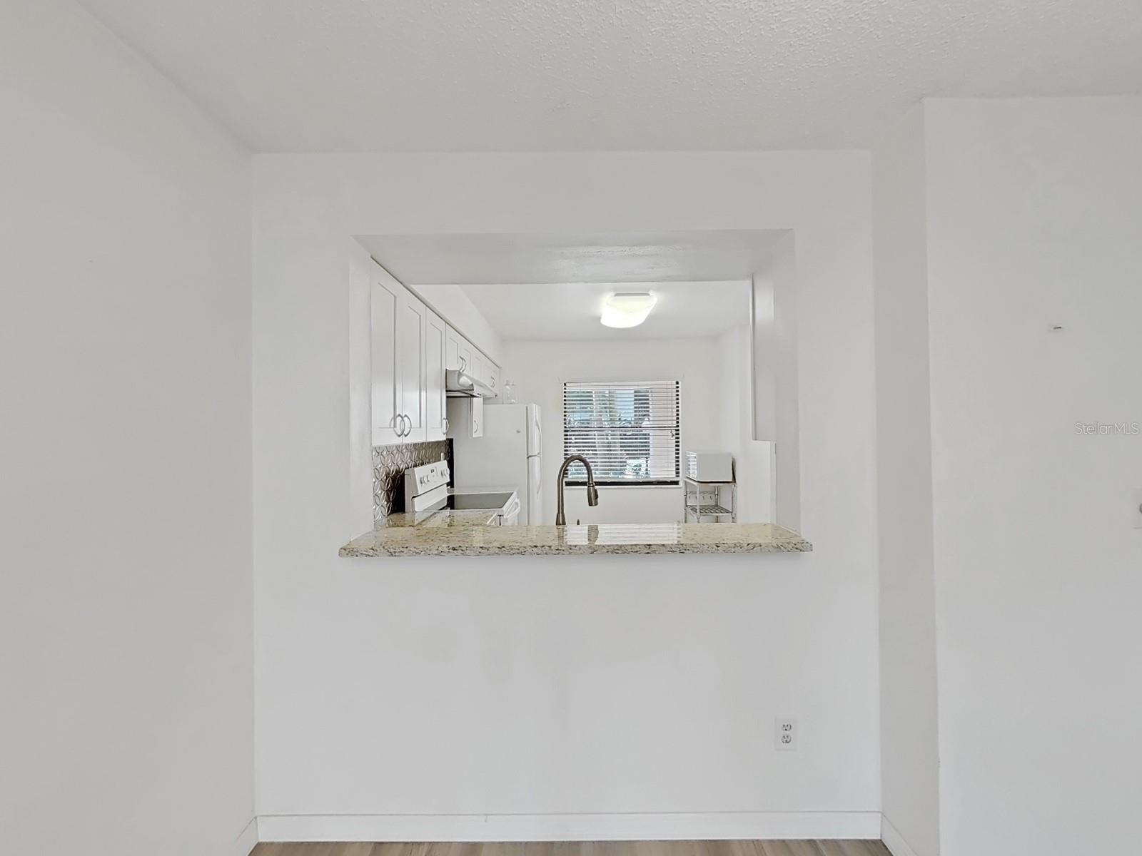 Palm Harbor 2/2 Pool & Sports Courts property image