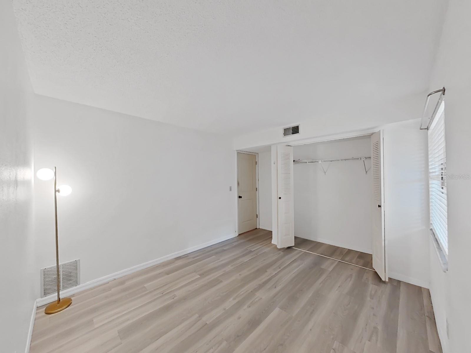 Palm Harbor 2/2 Pool & Sports Courts property image