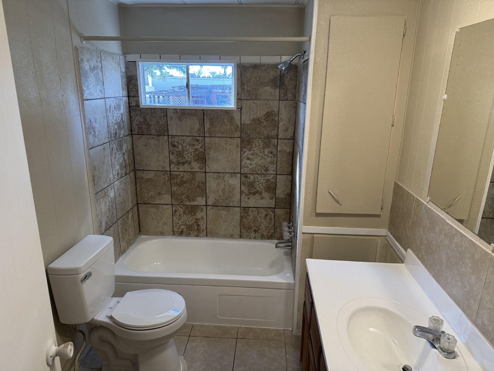 Charming Renovated 1 Bedroom 1 Bath Mobile Home property image