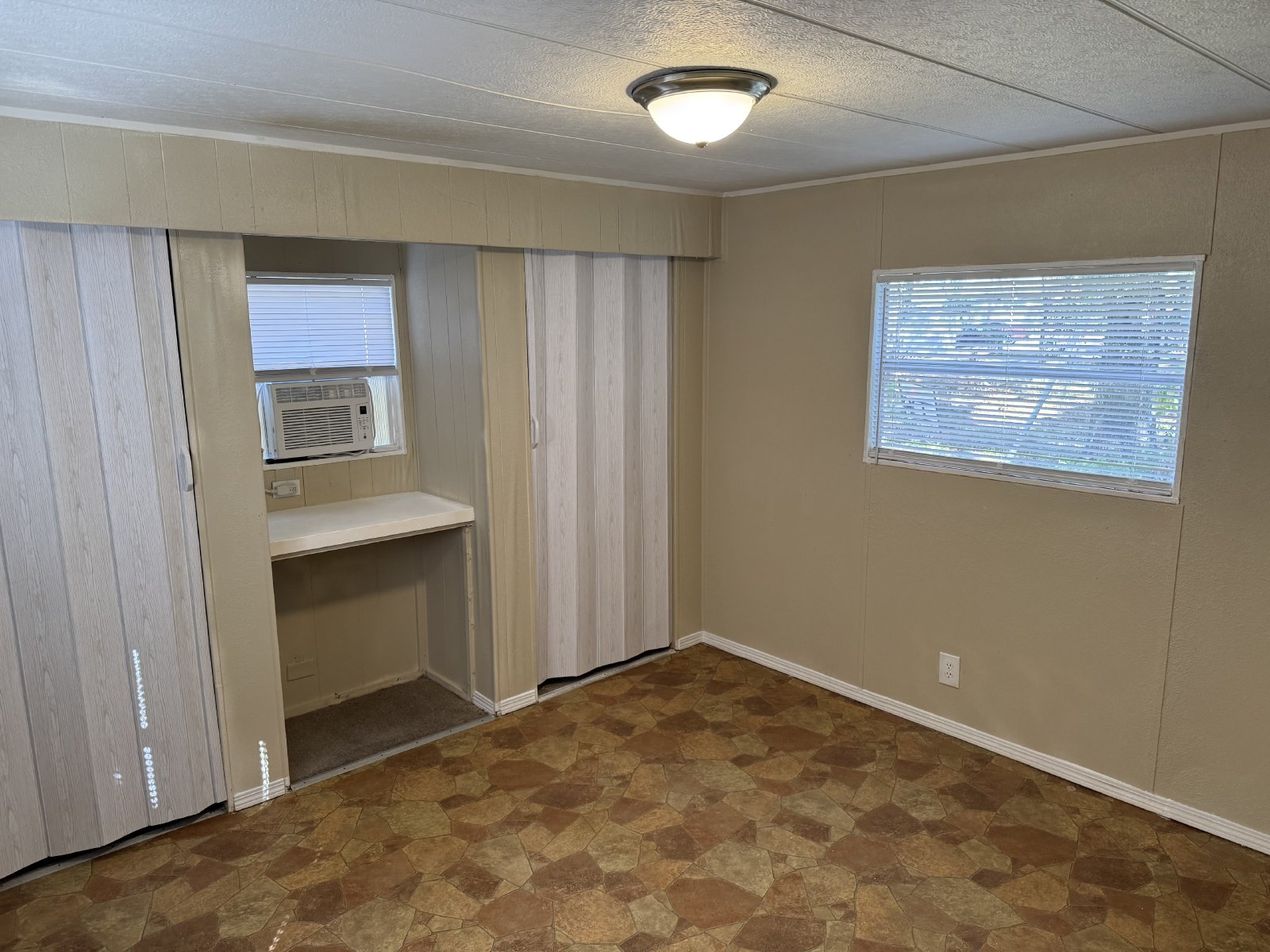 Charming Renovated 1 Bedroom 1 Bath Mobile Home property image