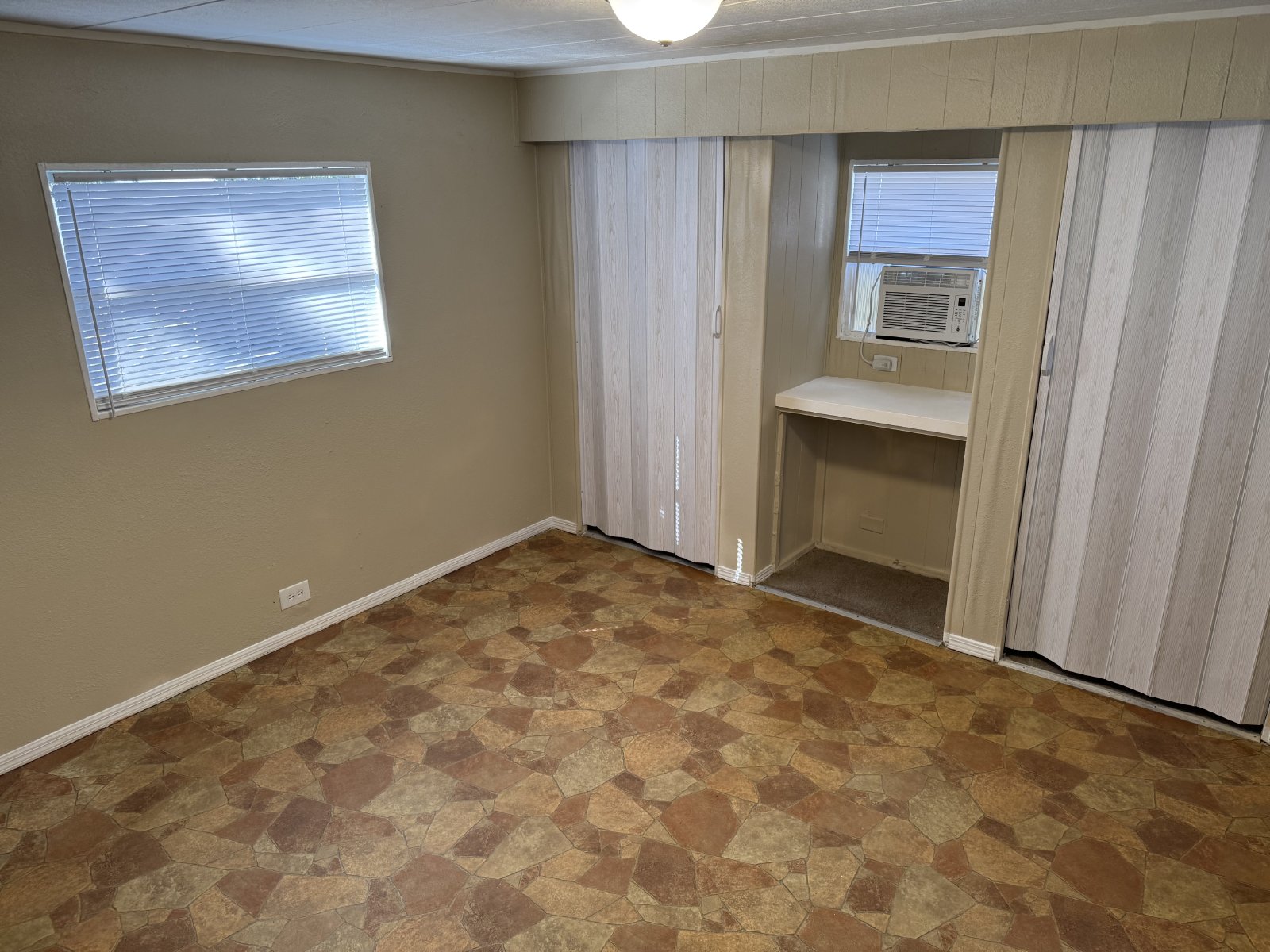 Charming Renovated 1 Bedroom 1 Bath Mobile Home property image