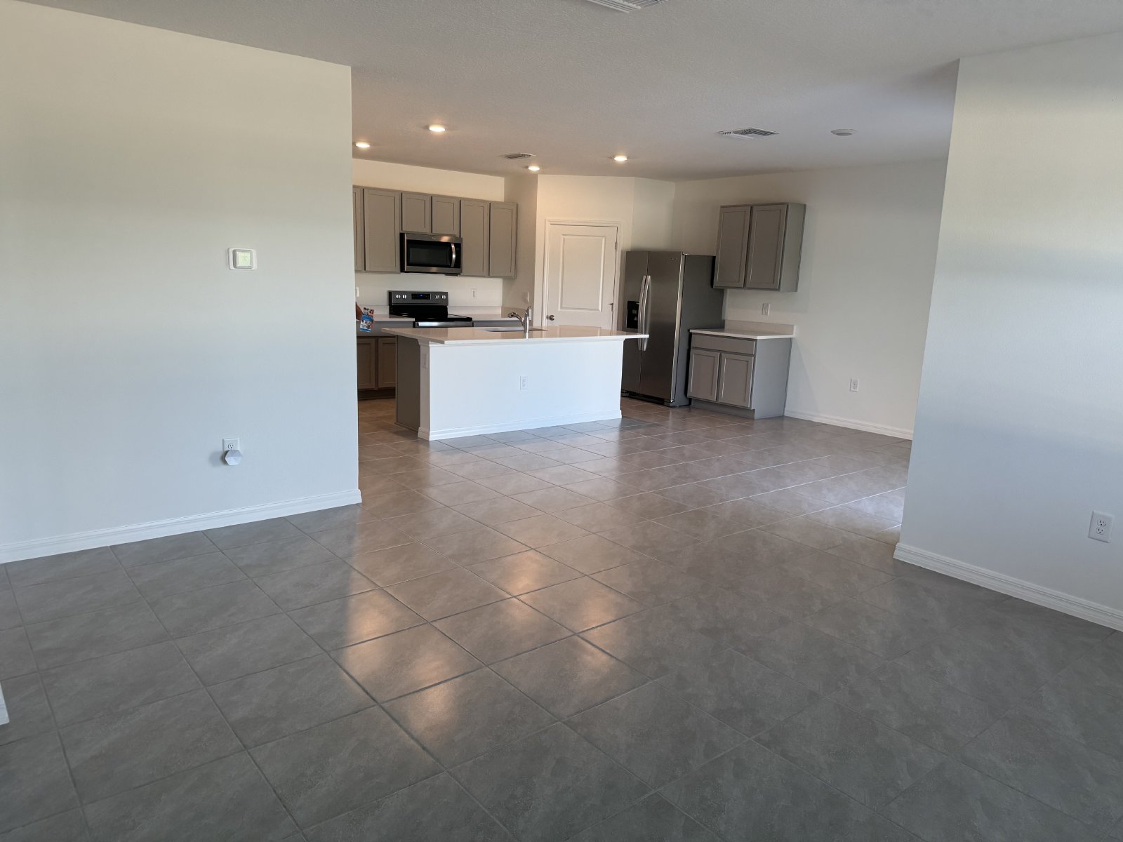 Gorgeous Never Lived In 4 Bed 2 Bath Home in Deerbrook property image