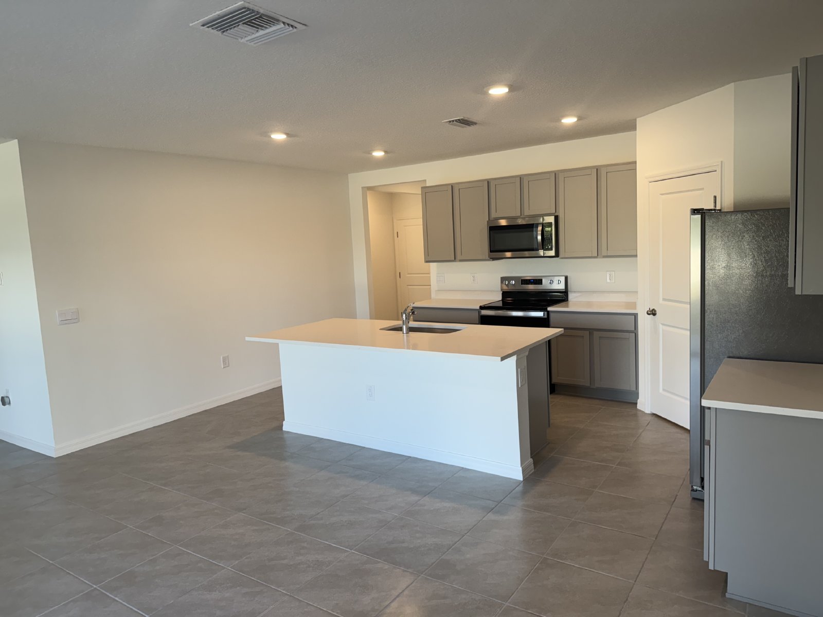 Gorgeous Never Lived In 4 Bed 2 Bath Home in Deerbrook property image