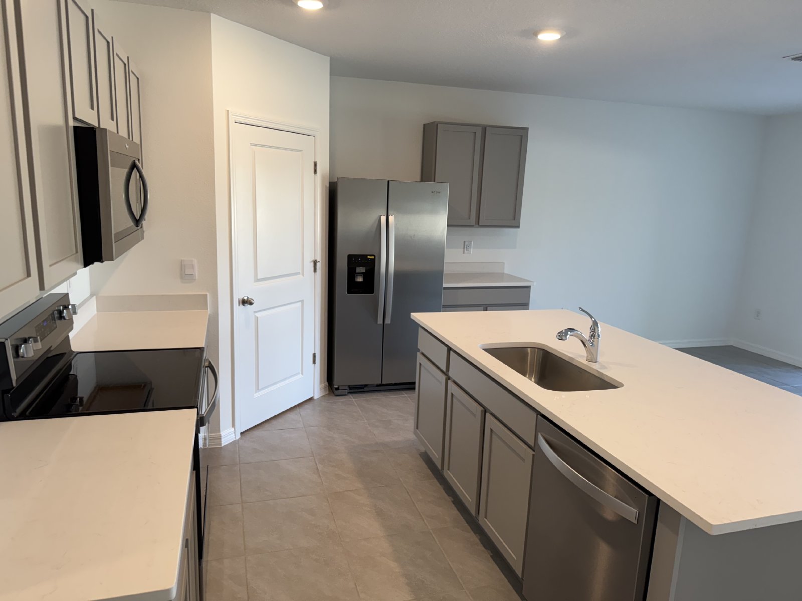 Gorgeous Never Lived In 4 Bed 2 Bath Home in Deerbrook property image