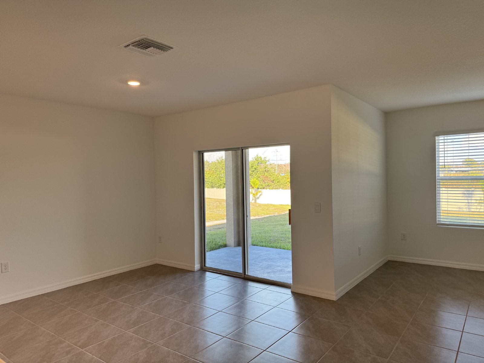 Gorgeous Never Lived In 4 Bed 2 Bath Home in Deerbrook property image