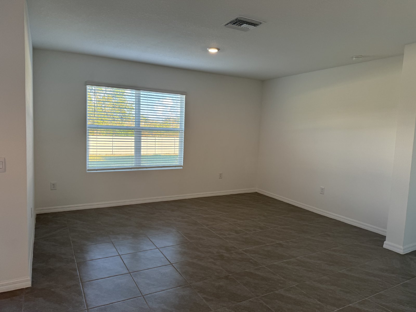 Gorgeous Never Lived In 4 Bed 2 Bath Home in Deerbrook property image