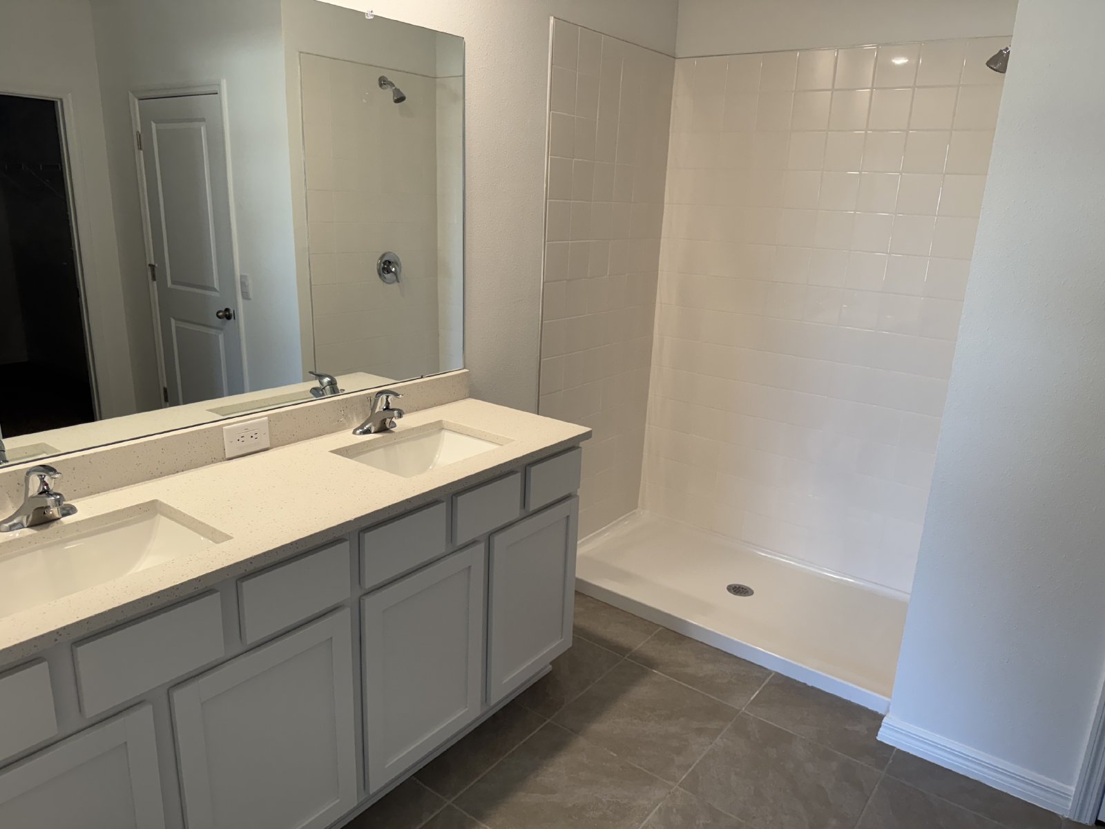 Gorgeous Never Lived In 4 Bed 2 Bath Home in Deerbrook property image