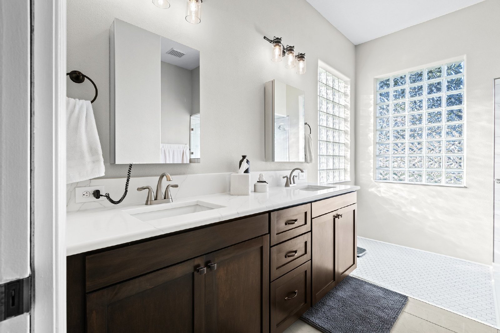 Stunning 4 Bed 3 Bath 3 Car Garage POOL Home Available For RENT property image