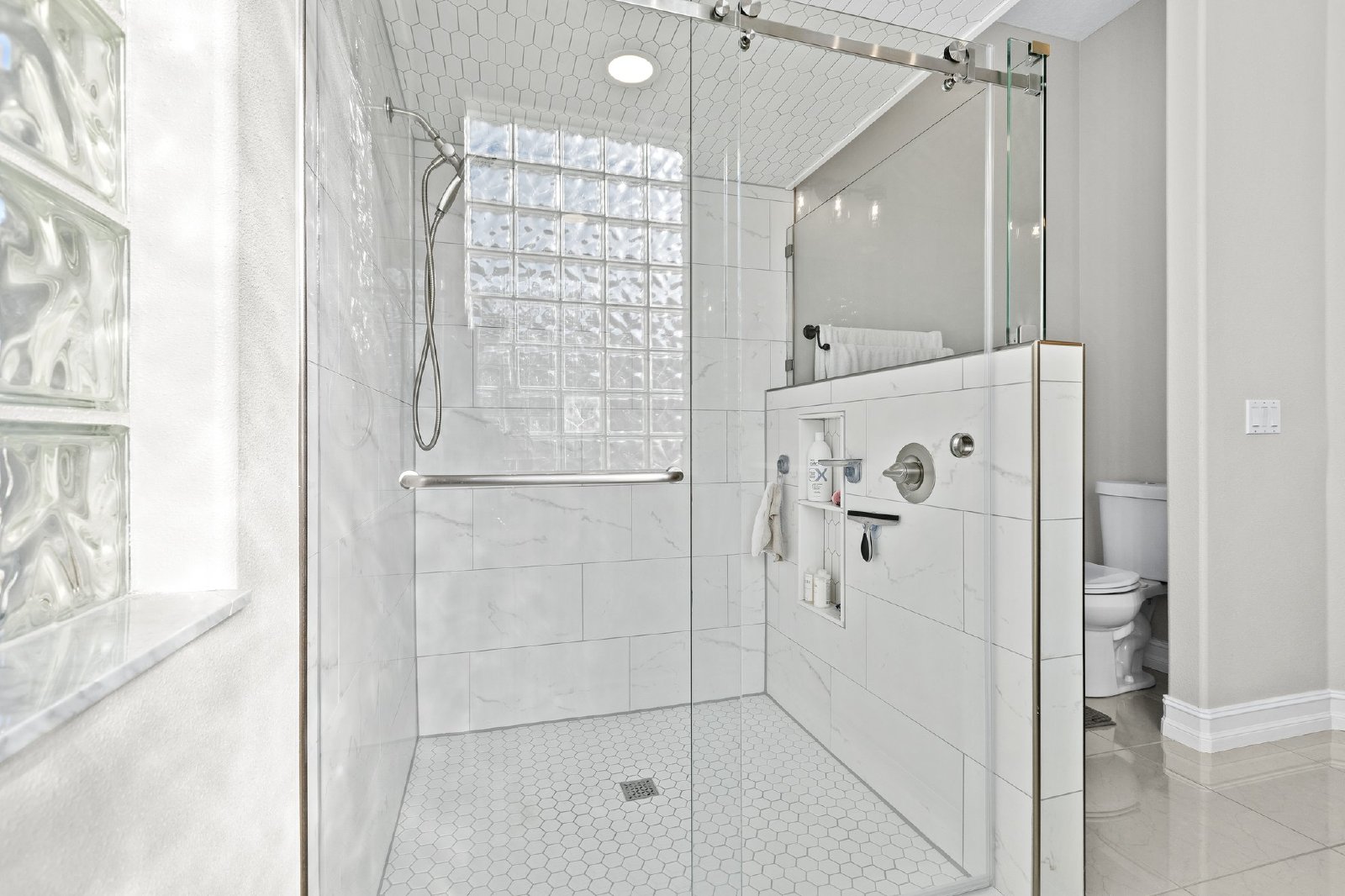 Stunning 4 Bed 3 Bath 3 Car Garage POOL Home Available For RENT property image