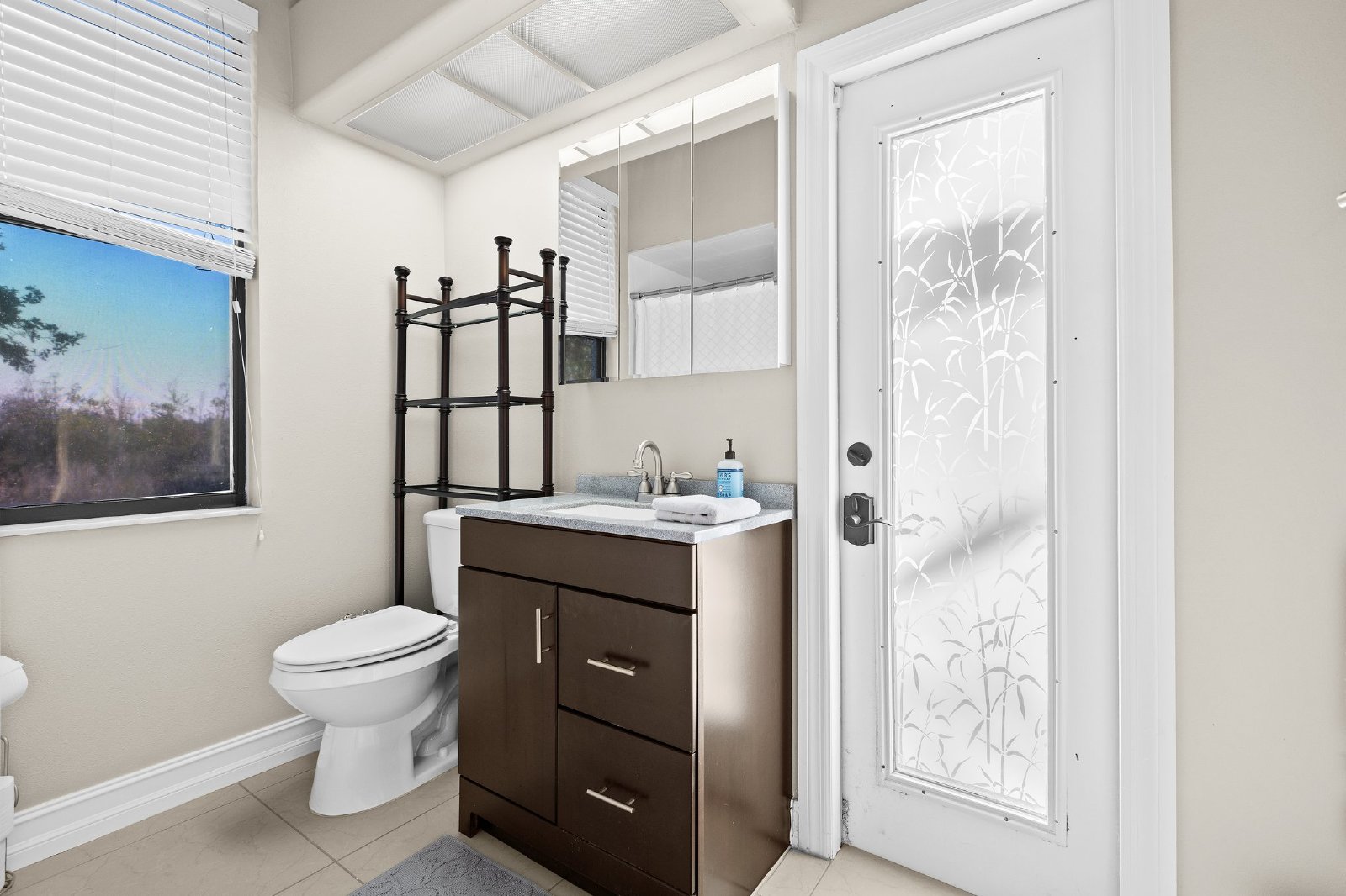 Stunning 4 Bed 3 Bath 3 Car Garage POOL Home Available For RENT property image