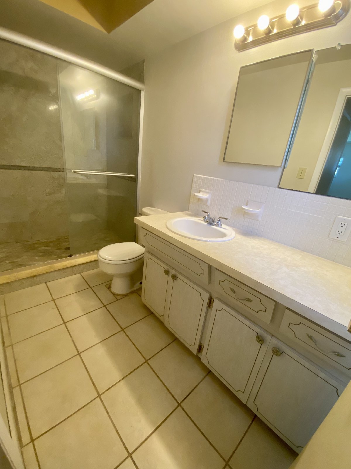 Adorable 2/2 In Clearwater Just 5 Miles To Clearwater Beach! property image