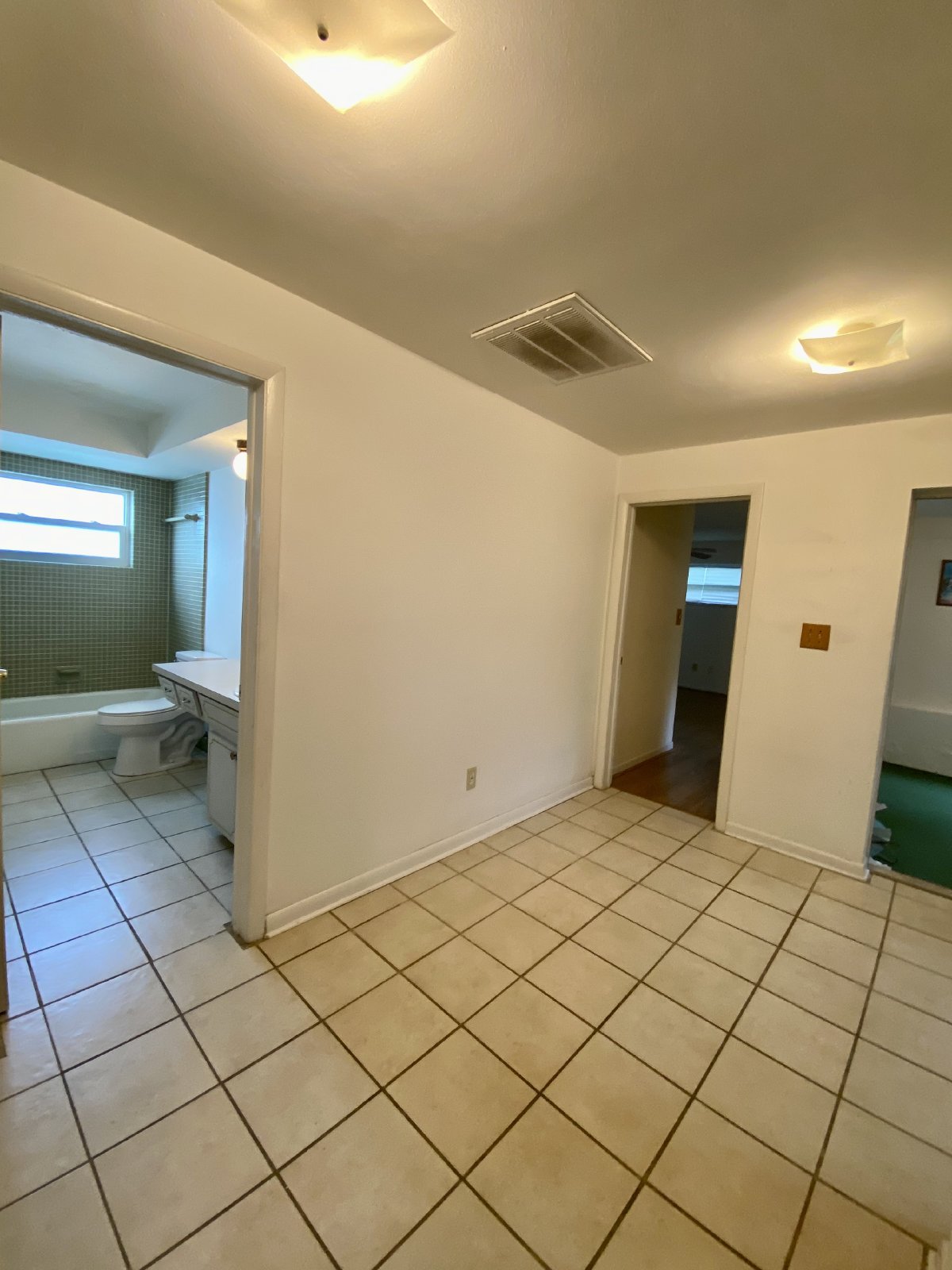 Adorable 2/2 In Clearwater Just 5 Miles To Clearwater Beach! property image