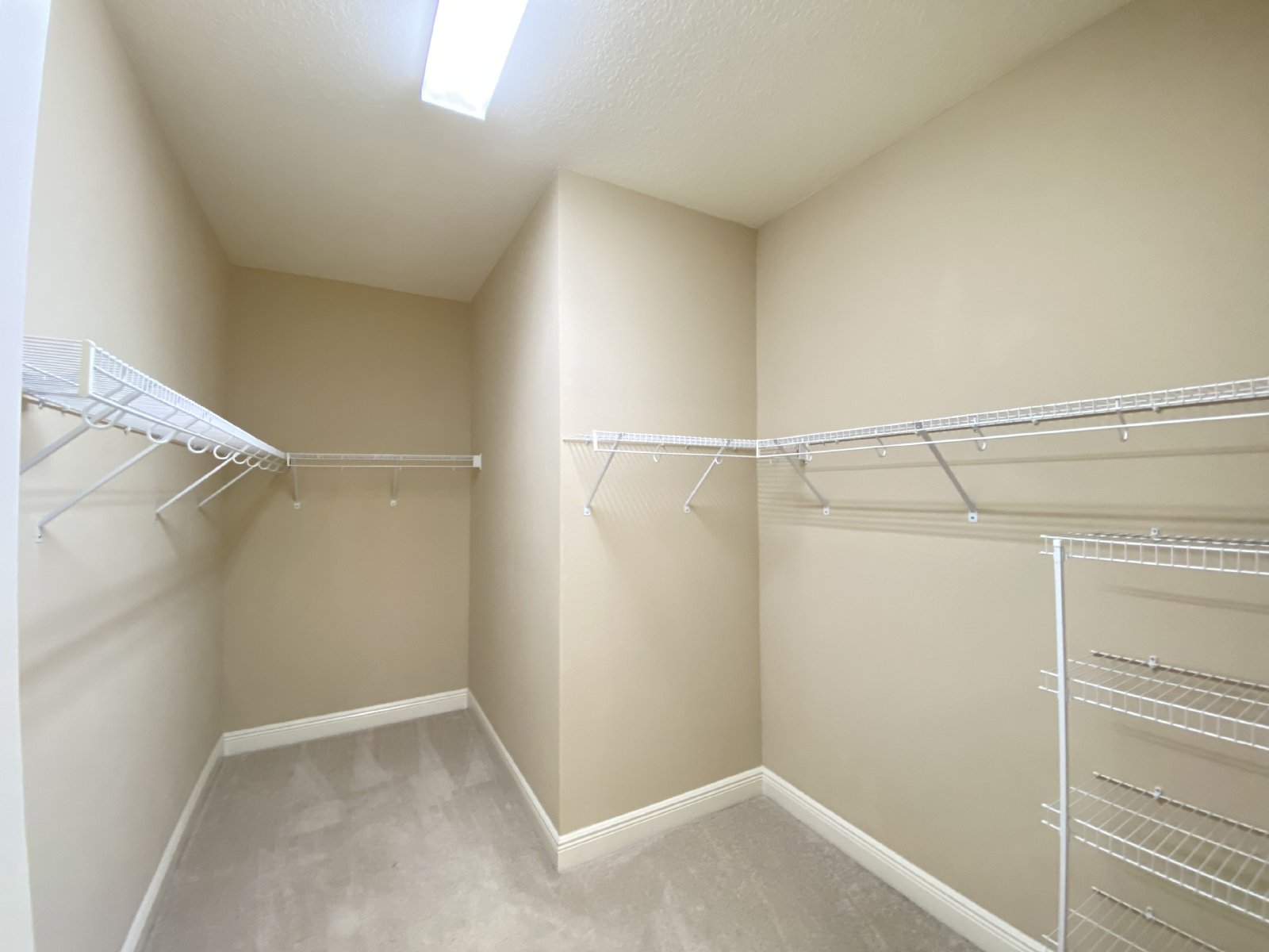 Gorgeous 4/2 In Desirable Location property image