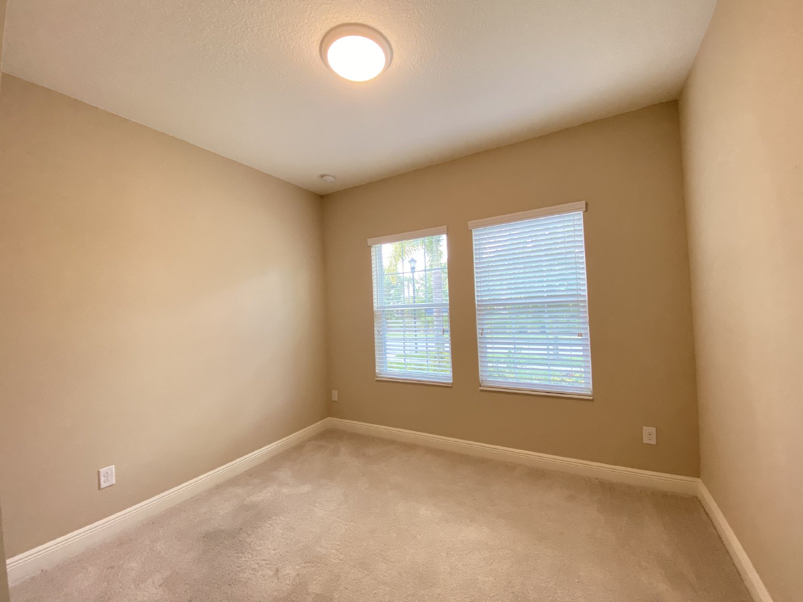 Gorgeous 4/2 In Desirable Location property image