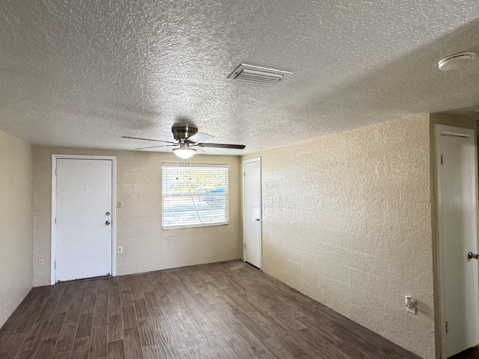 2/1 Duplex On Quiet Dead End Street property image