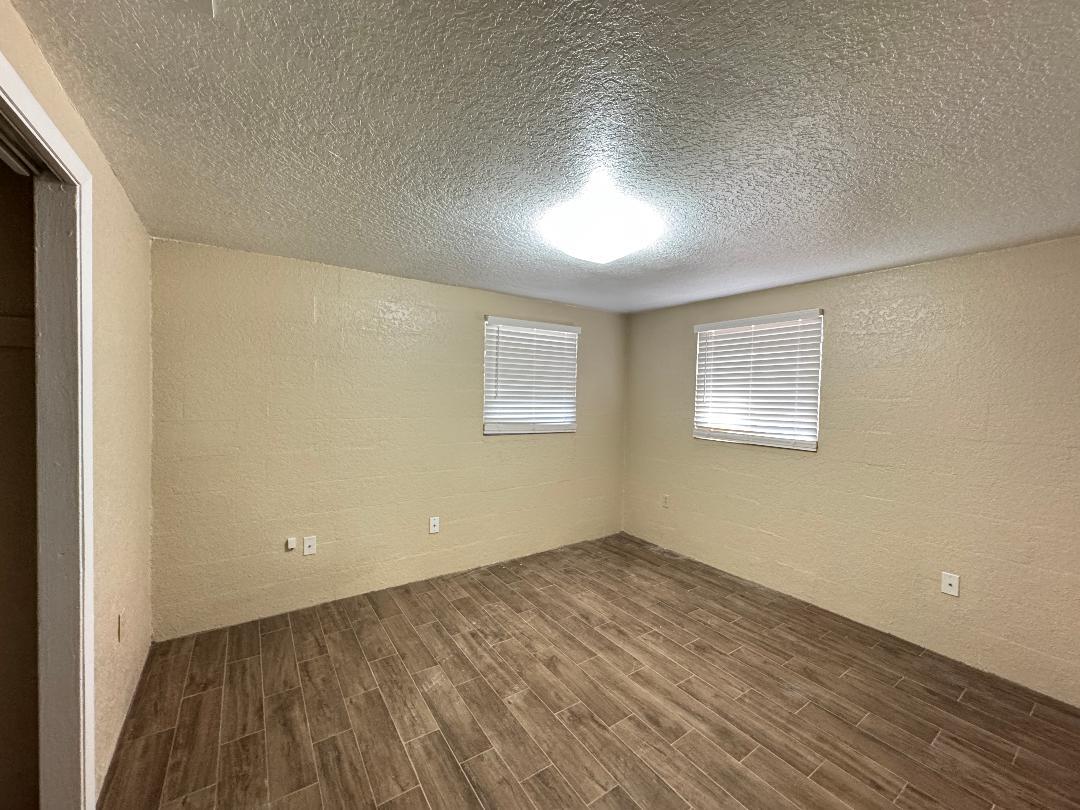 2/1 Duplex On Quiet Dead End Street property image