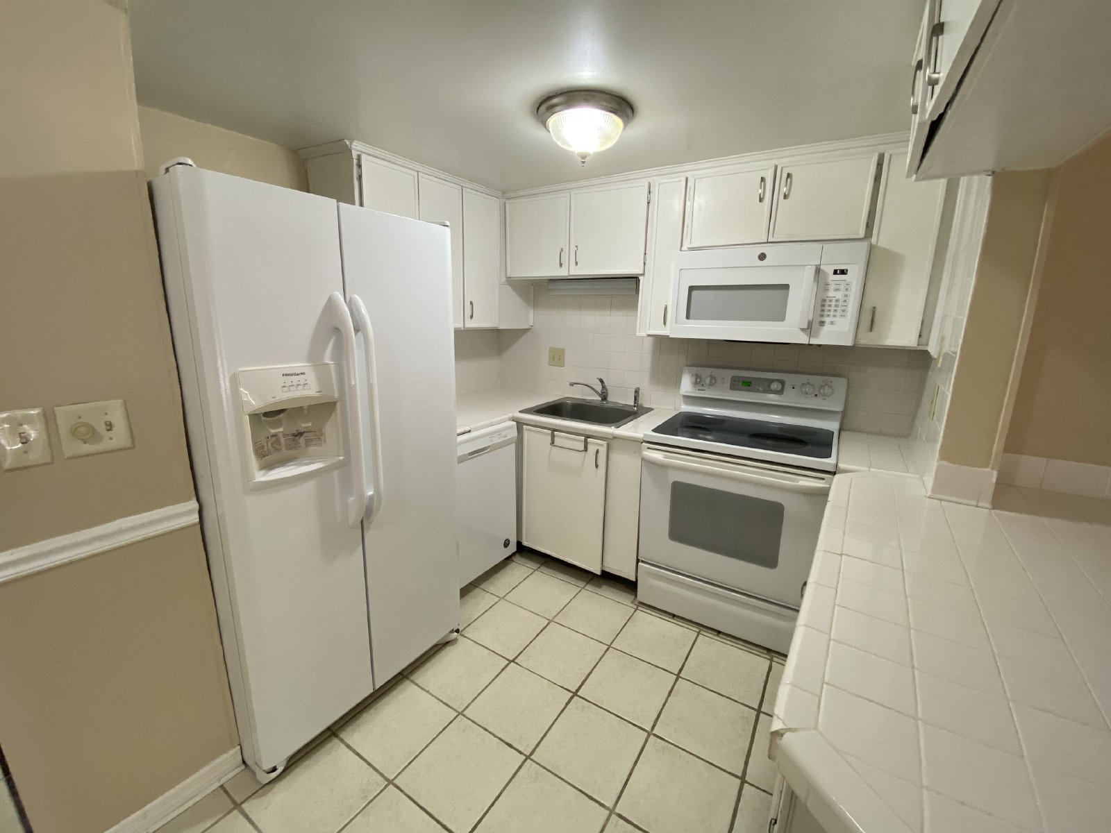 AVAILABLE AUGUST 5th Tampa! 1/1 Gated Community property image