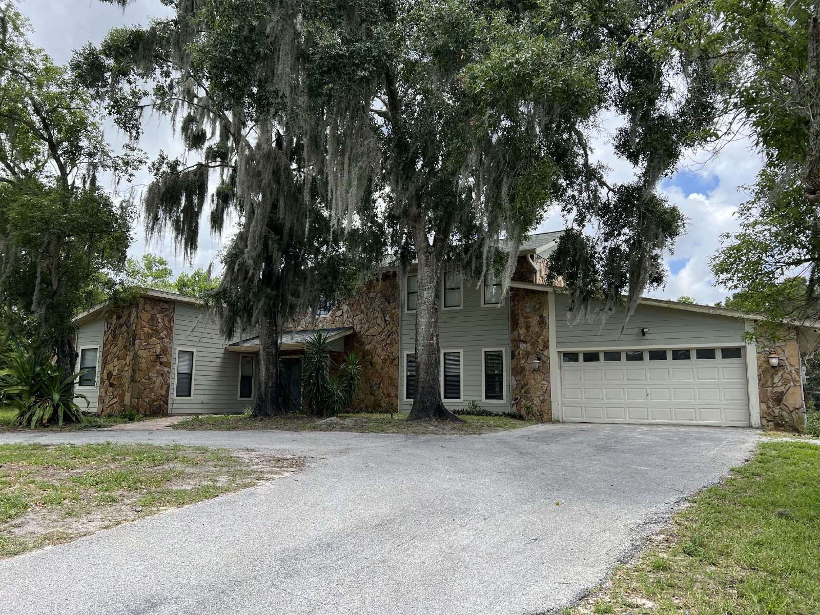 Gorgeous And Unique 5/2 Pool Home On A Very Large Lot! property image