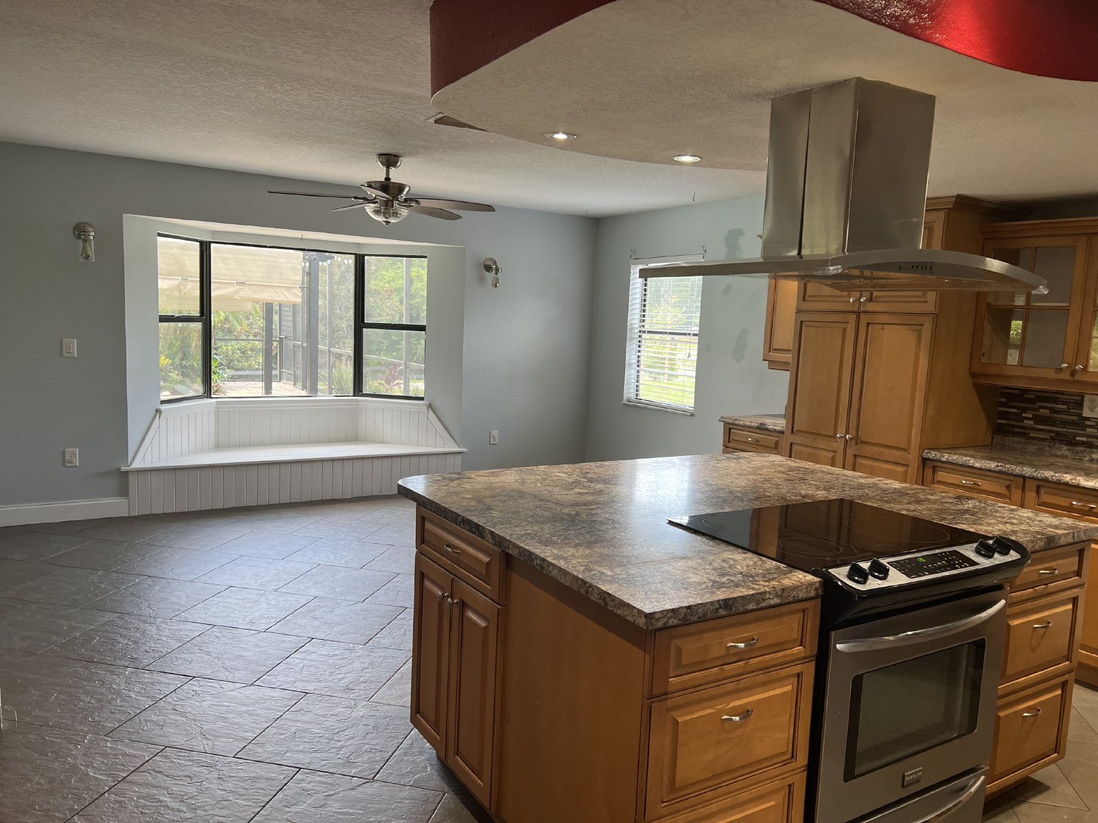 Gorgeous And Unique 5/2 Pool Home On A Very Large Lot! property image