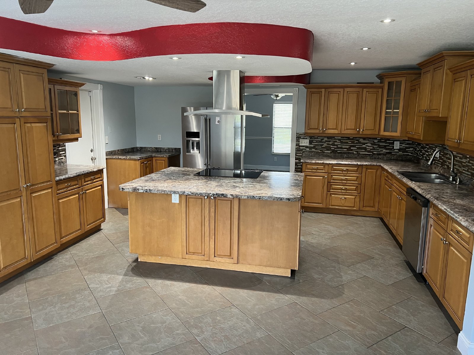 Gorgeous And Unique 5/2 Pool Home On A Very Large Lot! property image