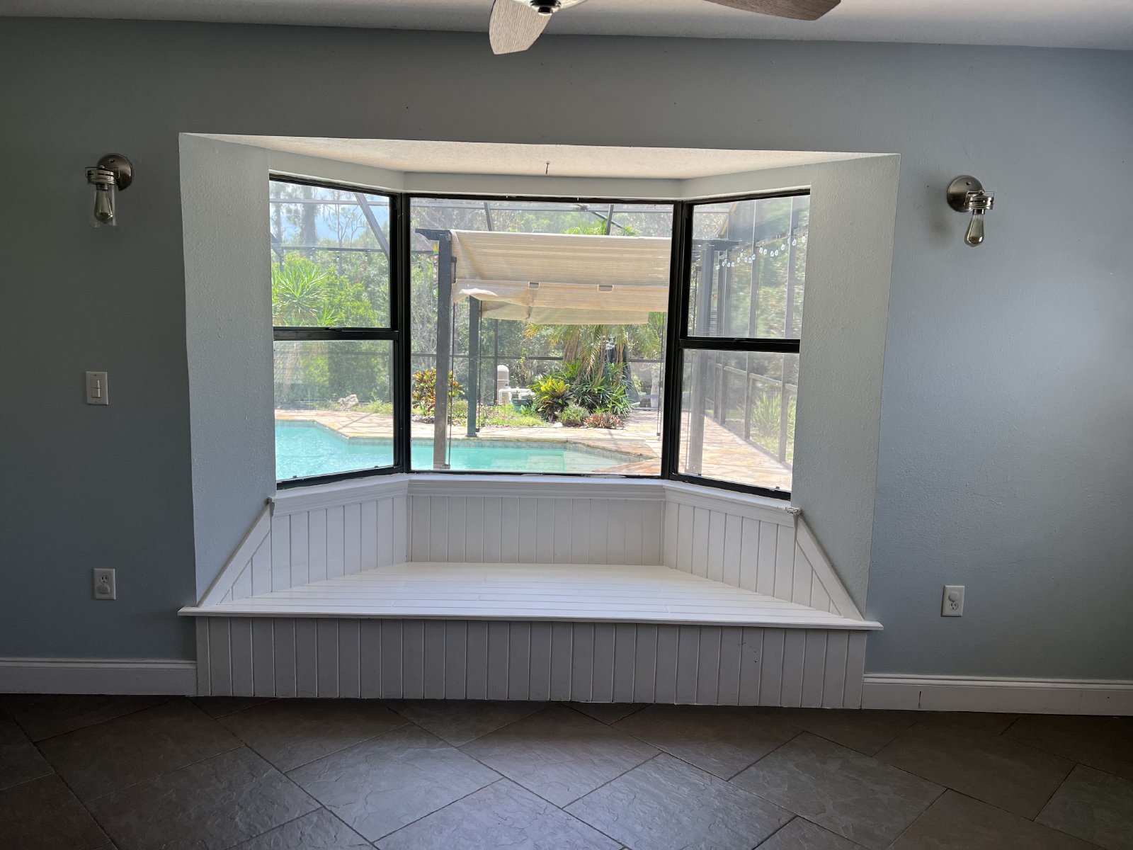 Gorgeous And Unique 5/2 Pool Home On A Very Large Lot! property image
