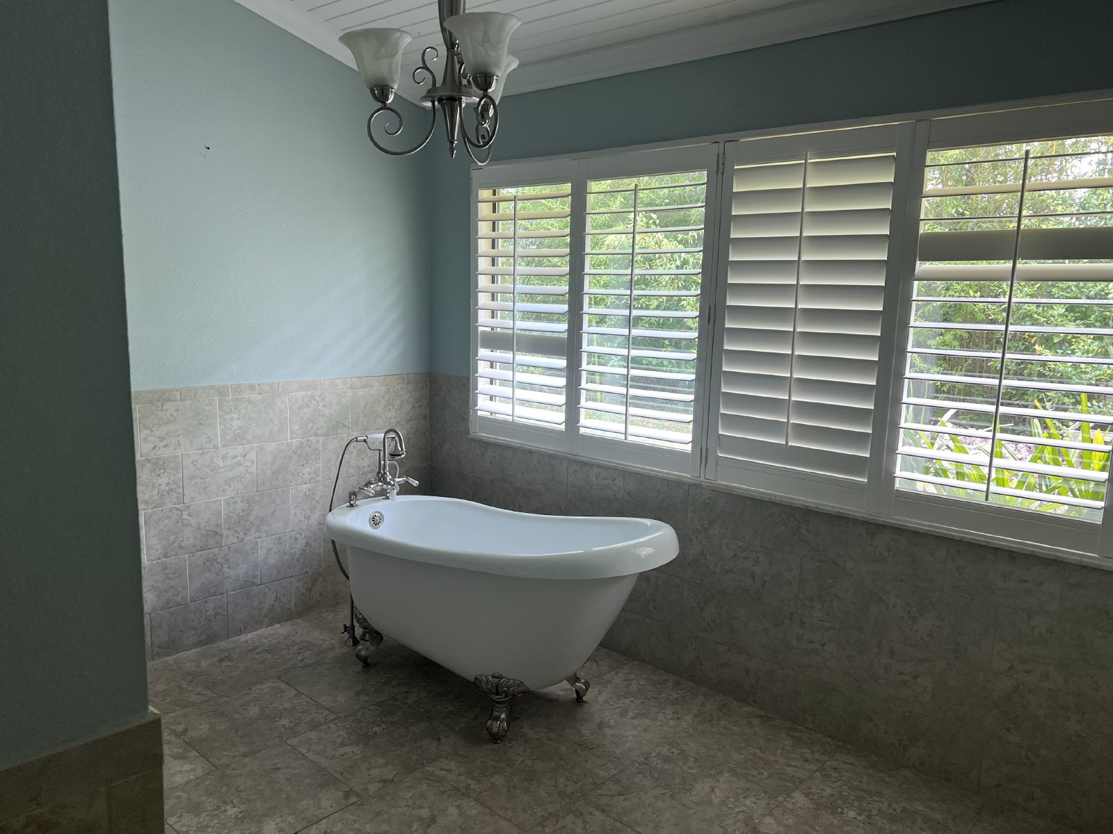 Gorgeous And Unique 5/2 Pool Home On A Very Large Lot! property image