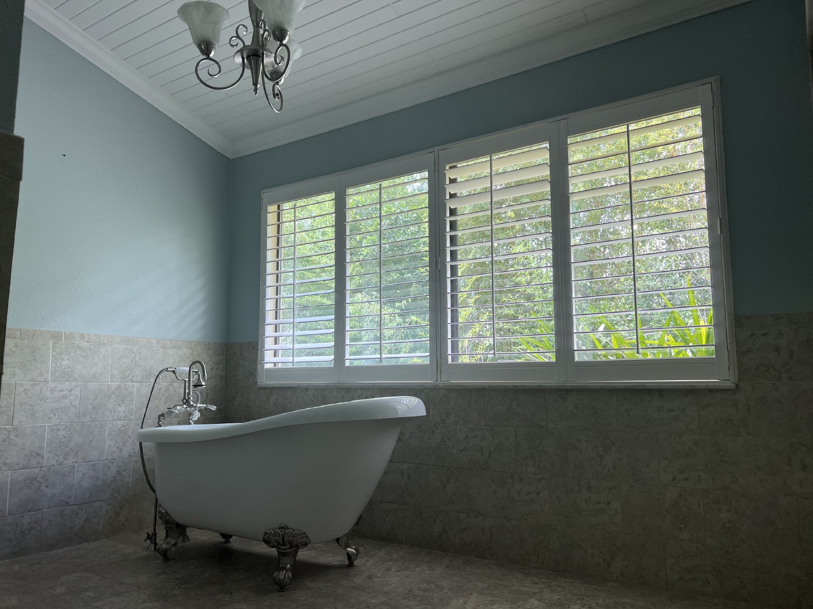Gorgeous And Unique 5/2 Pool Home On A Very Large Lot! property image