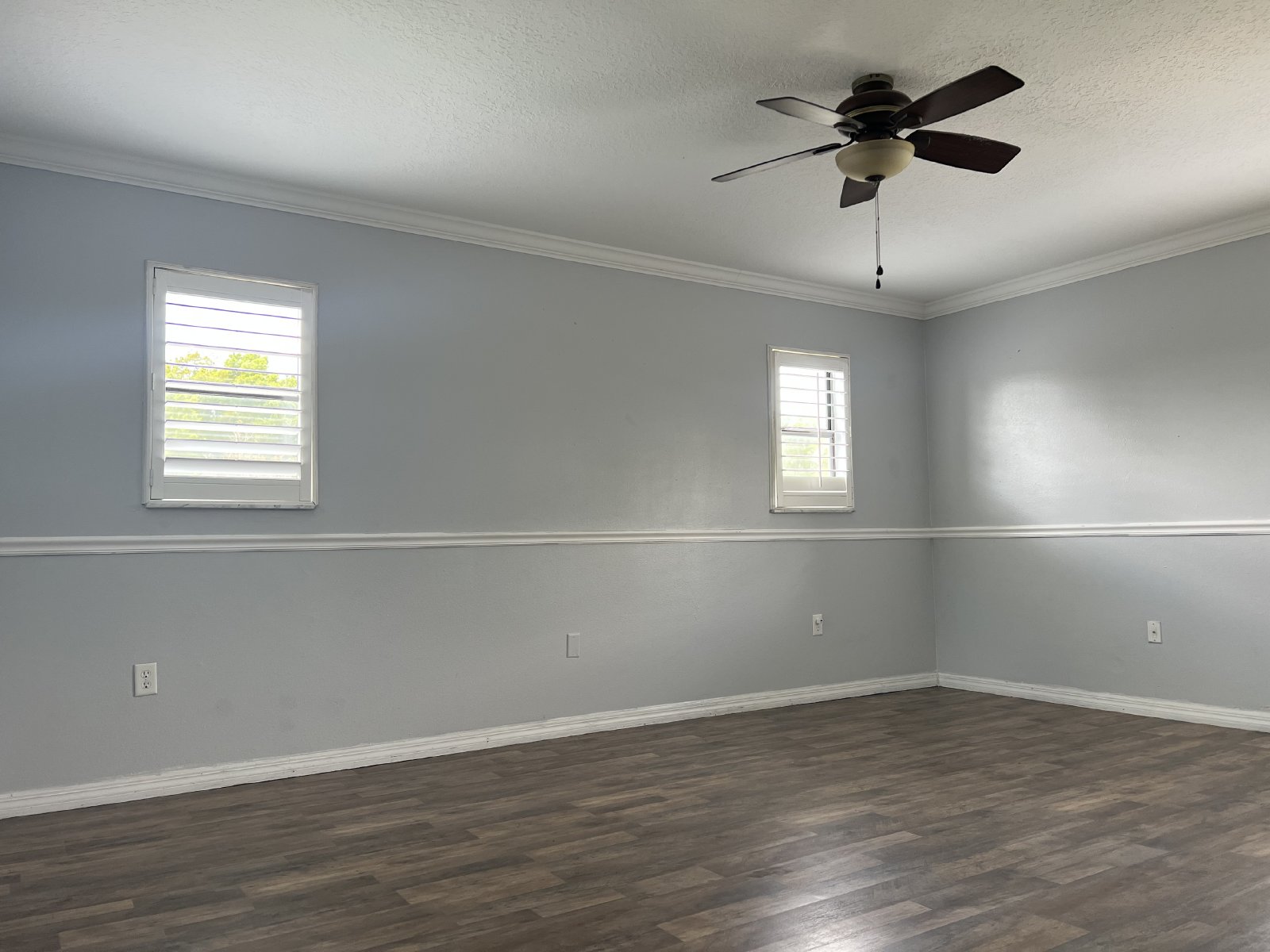 Gorgeous And Unique 5/2 Pool Home On A Very Large Lot! property image