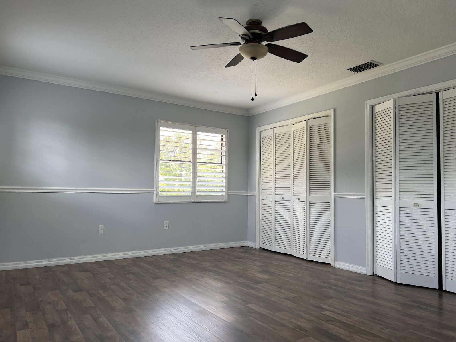 Gorgeous And Unique 5/2 Pool Home On A Very Large Lot! property image