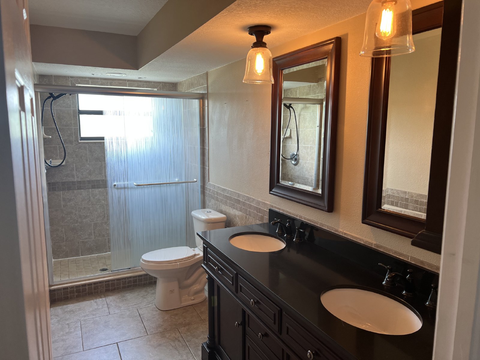 Gorgeous And Unique 5/2 Pool Home On A Very Large Lot! property image