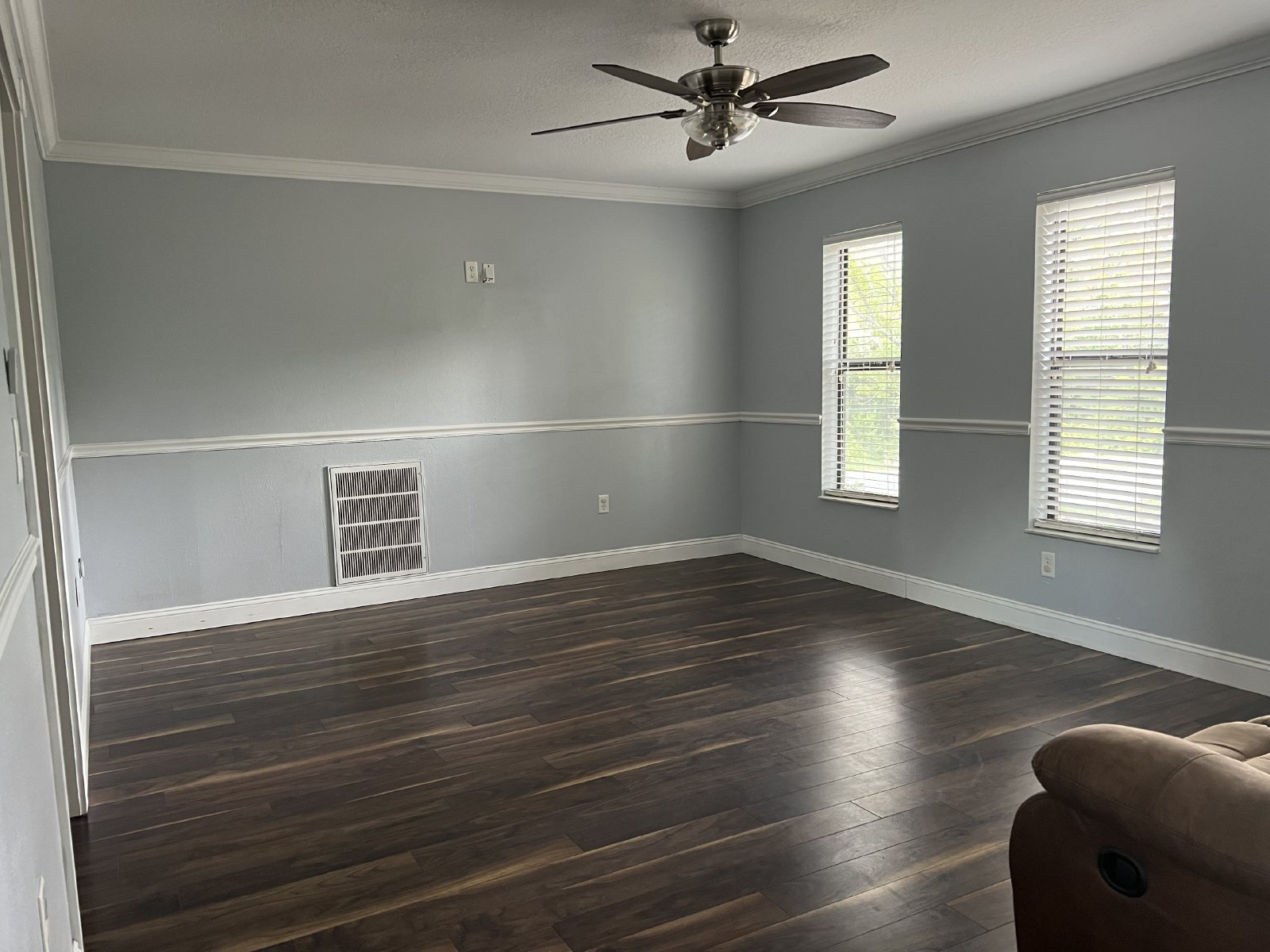 Gorgeous And Unique 5/2 Pool Home On A Very Large Lot! property image