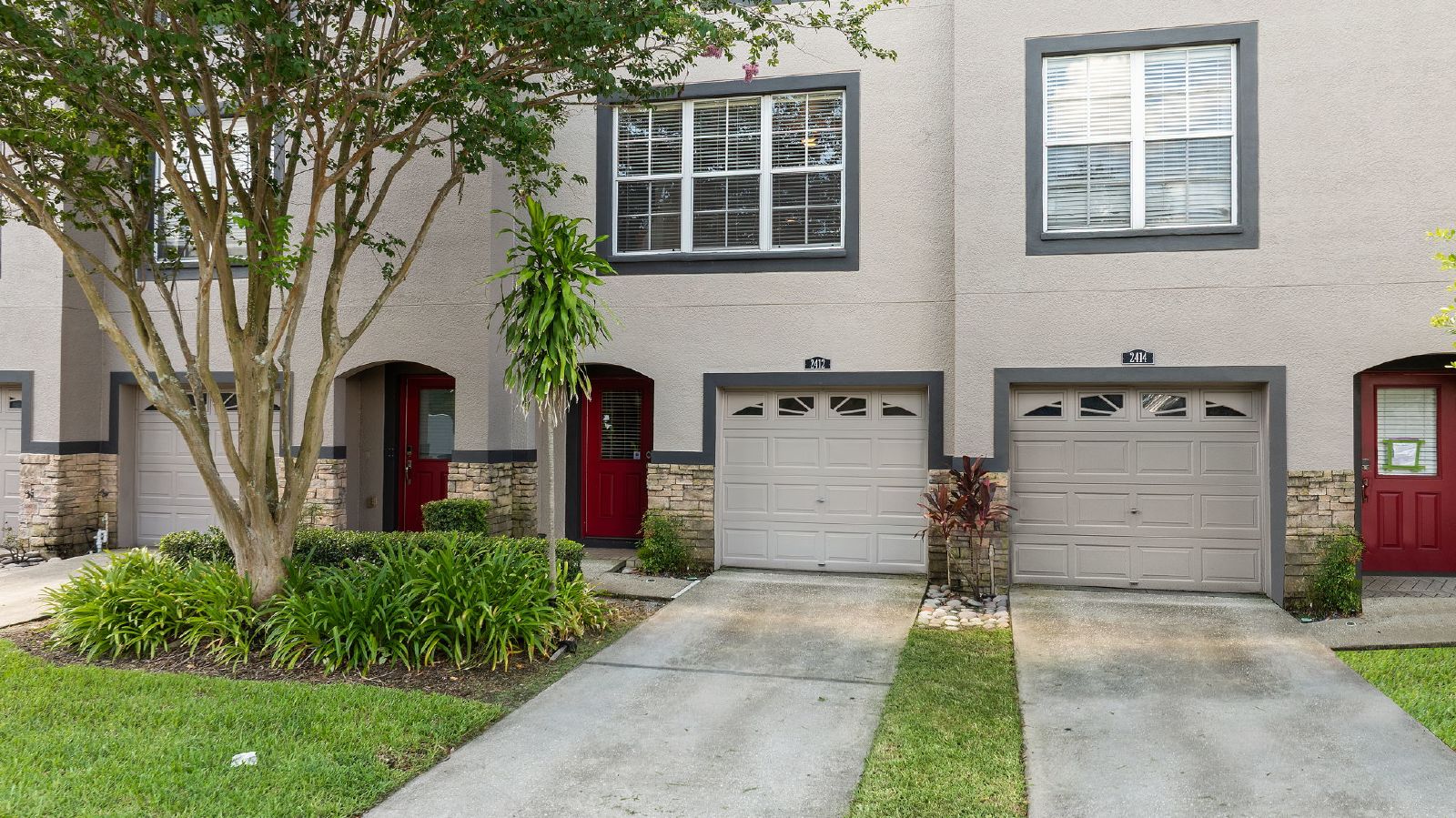 3-Bed, 3.5-Bath End-Unit Townhome In Gated Brandon Community property image