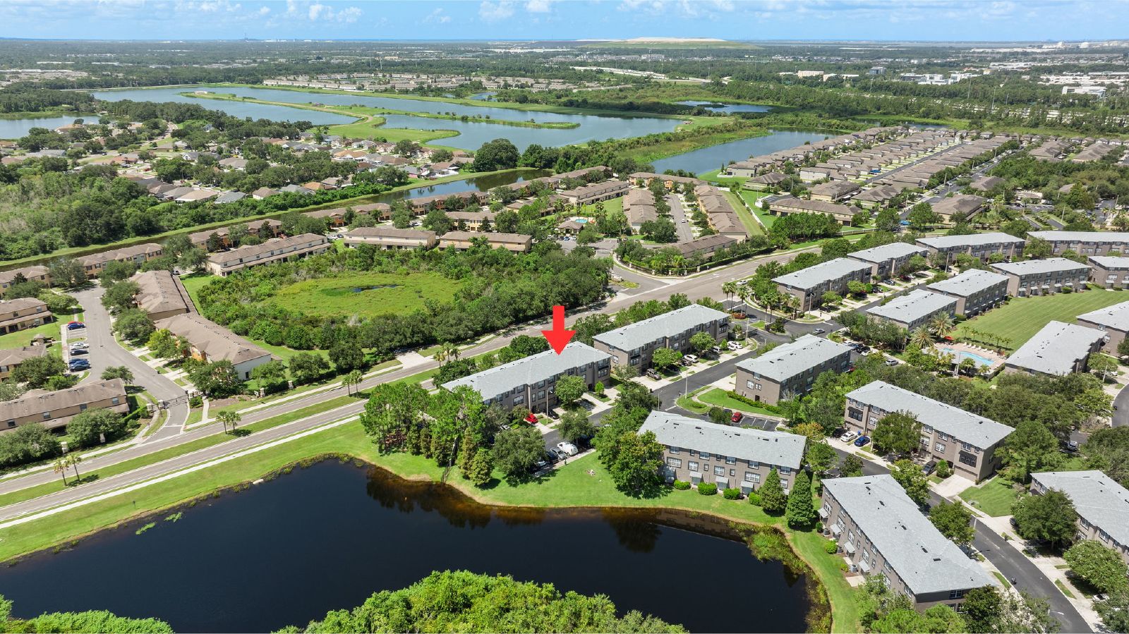3-Bed, 3.5-Bath End-Unit Townhome In Gated Brandon Community property image