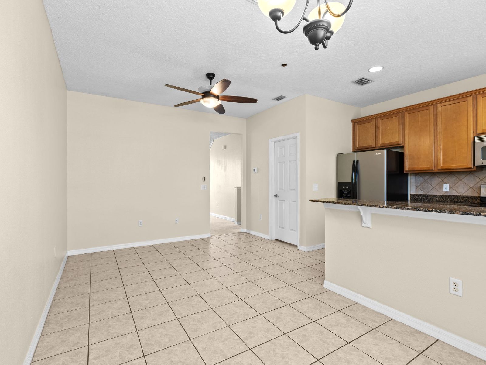 3-Bed, 3.5-Bath End-Unit Townhome In Gated Brandon Community property image