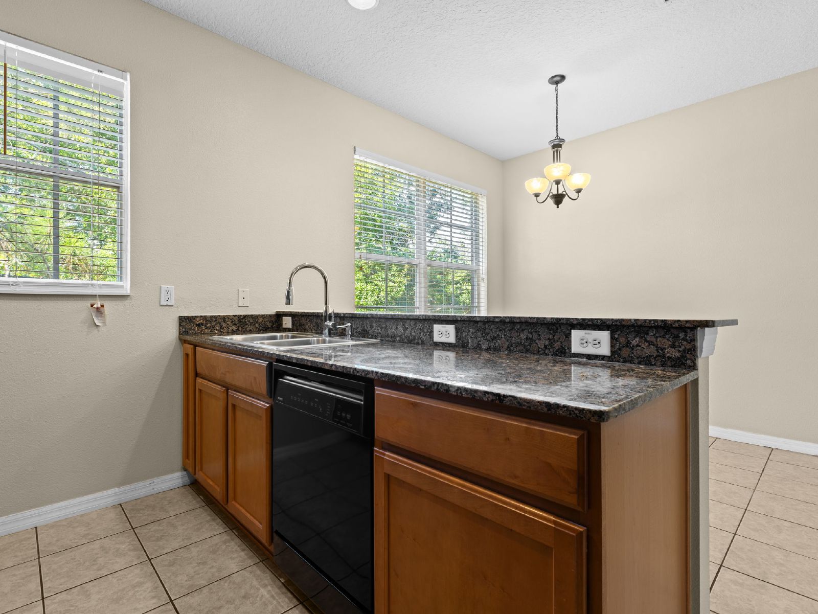 3-Bed, 3.5-Bath End-Unit Townhome In Gated Brandon Community property image