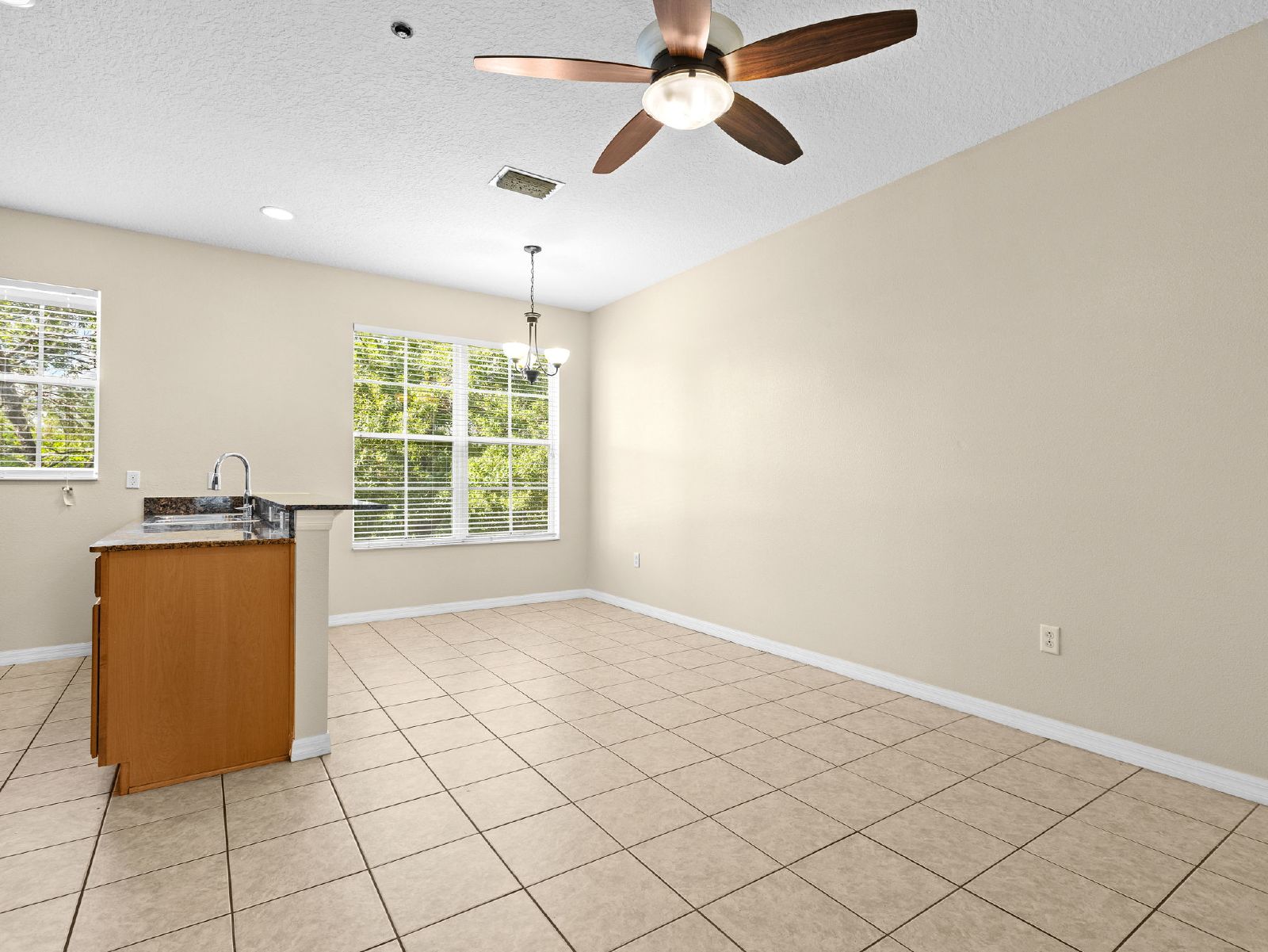 3-Bed, 3.5-Bath End-Unit Townhome In Gated Brandon Community property image
