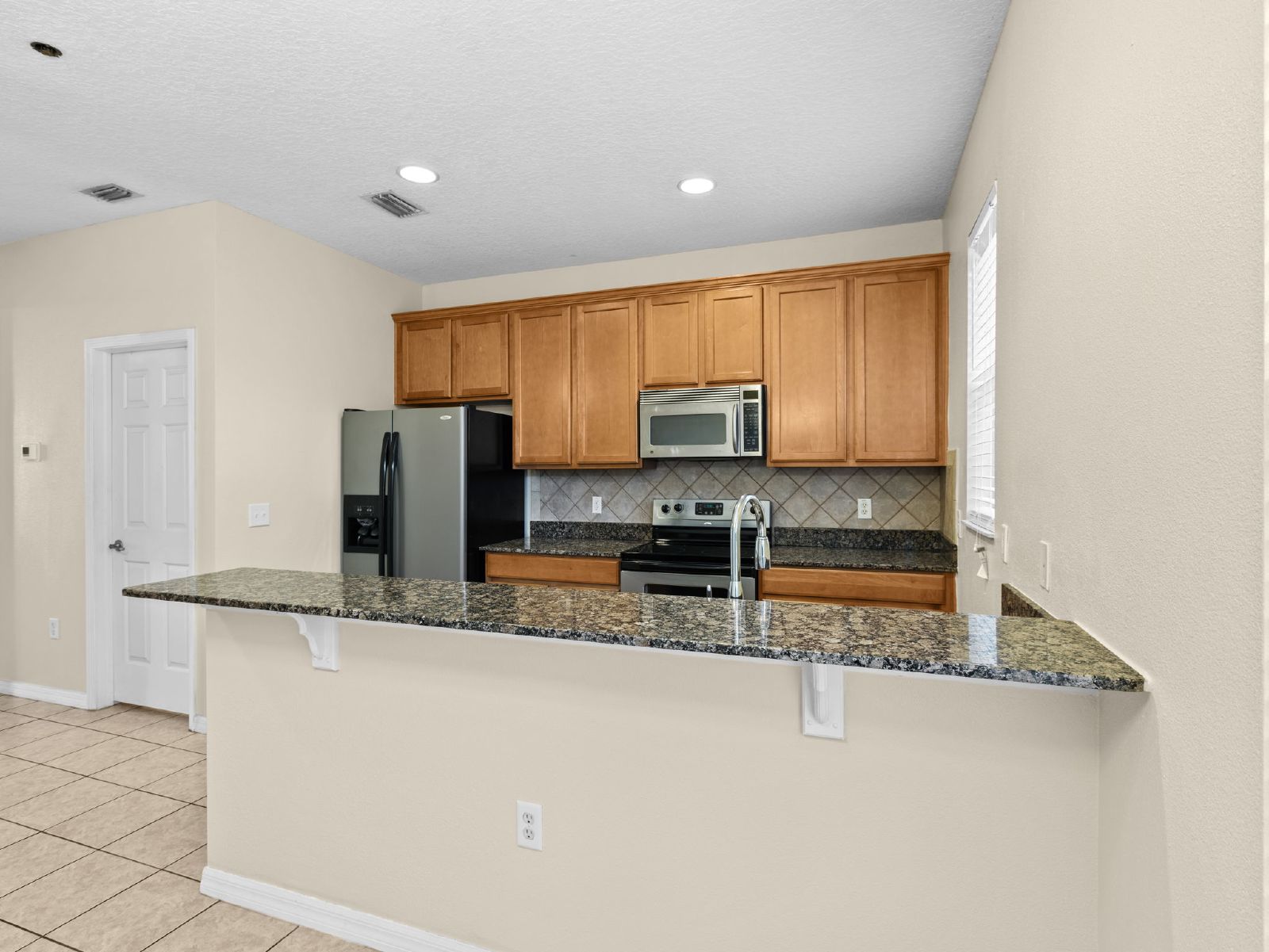 3-Bed, 3.5-Bath End-Unit Townhome In Gated Brandon Community property image