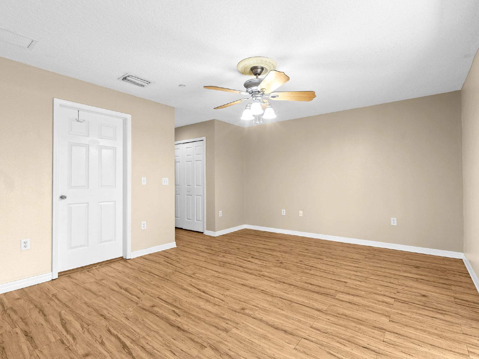 3-Bed, 3.5-Bath End-Unit Townhome In Gated Brandon Community property image