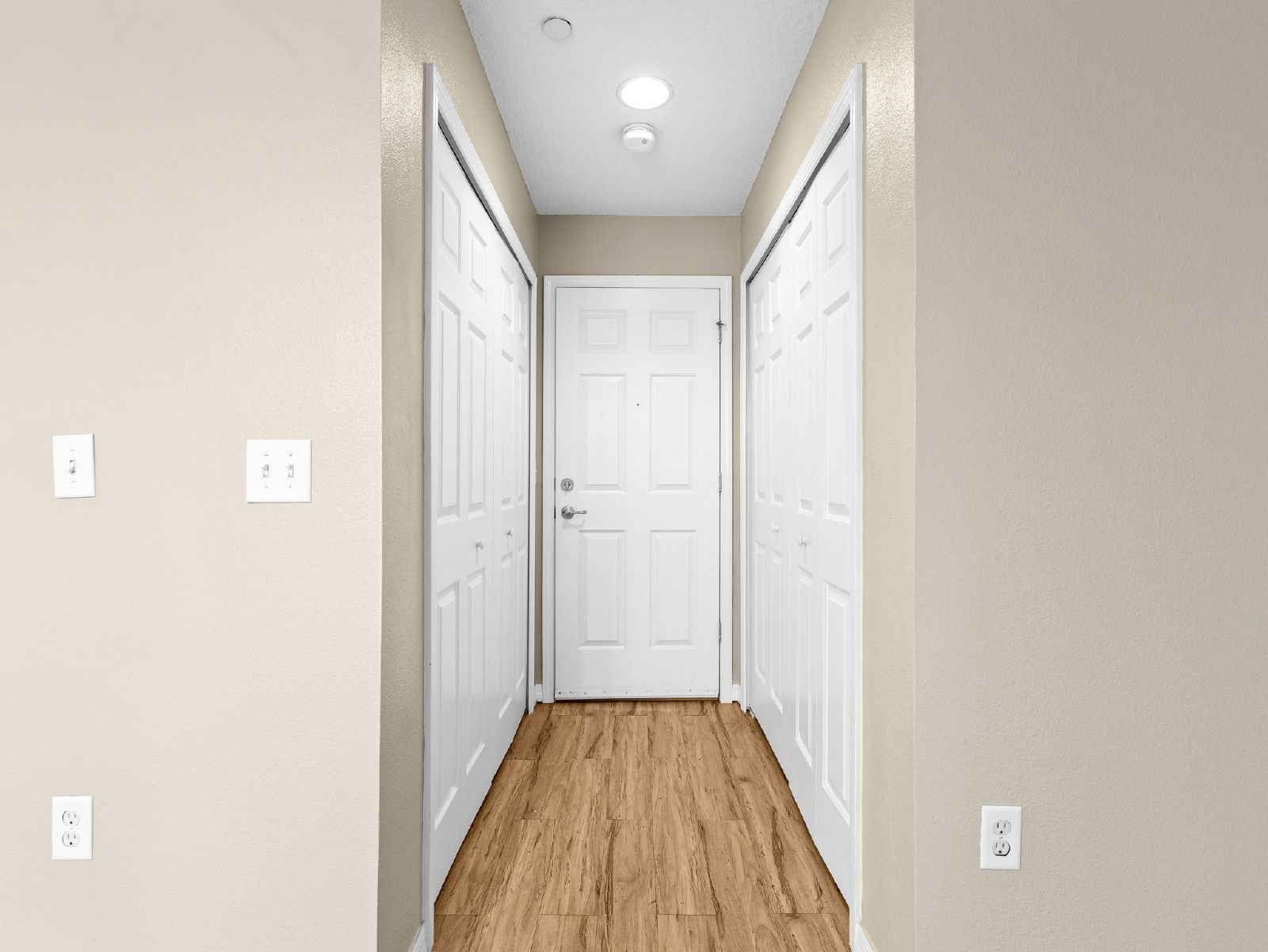 3-Bed, 3.5-Bath End-Unit Townhome In Gated Brandon Community property image