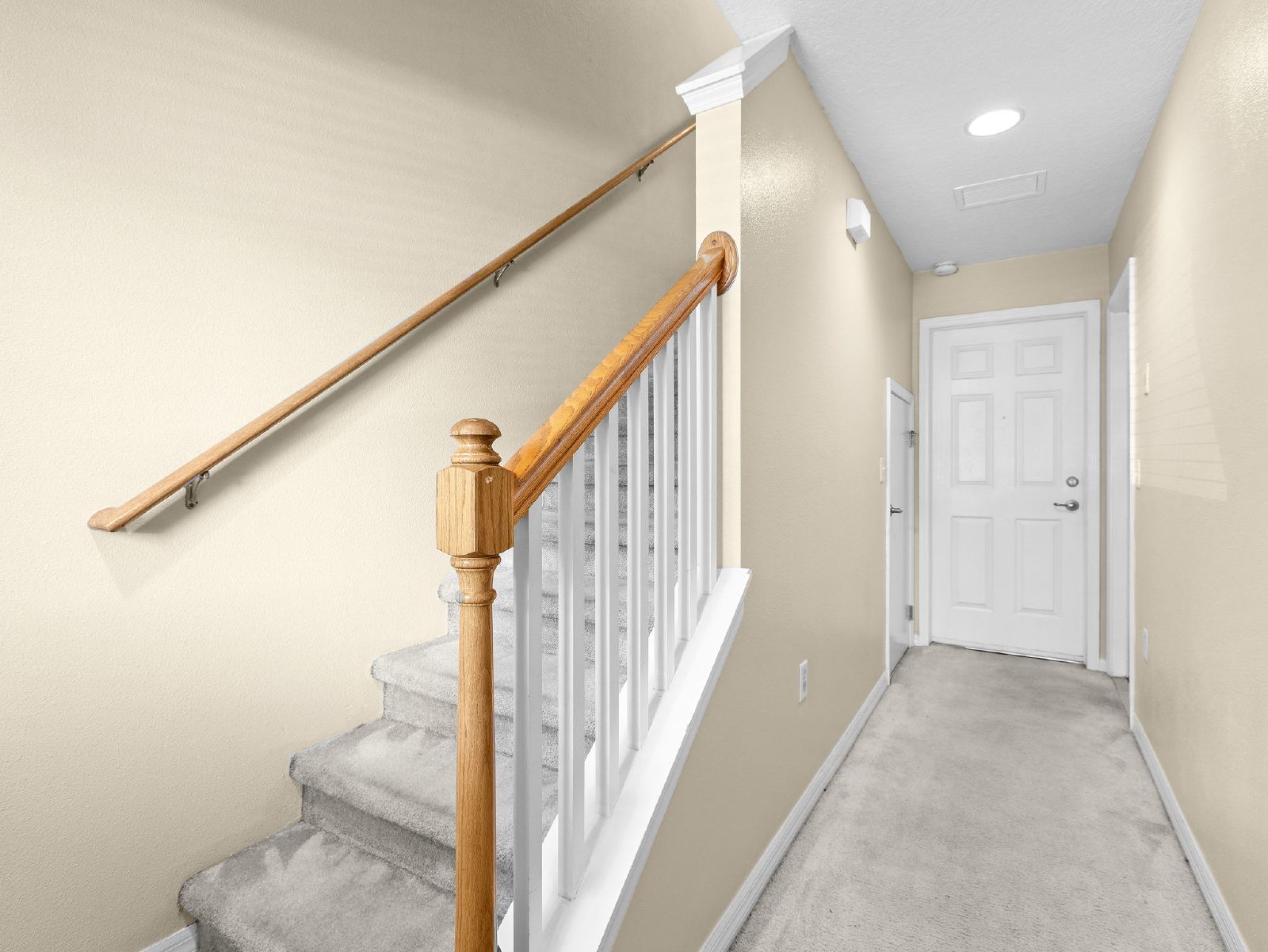 3-Bed, 3.5-Bath End-Unit Townhome In Gated Brandon Community property image