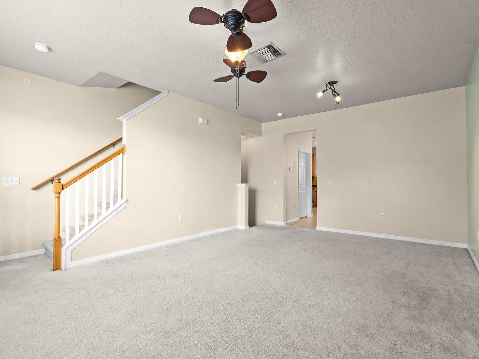 3-Bed, 3.5-Bath End-Unit Townhome In Gated Brandon Community property image