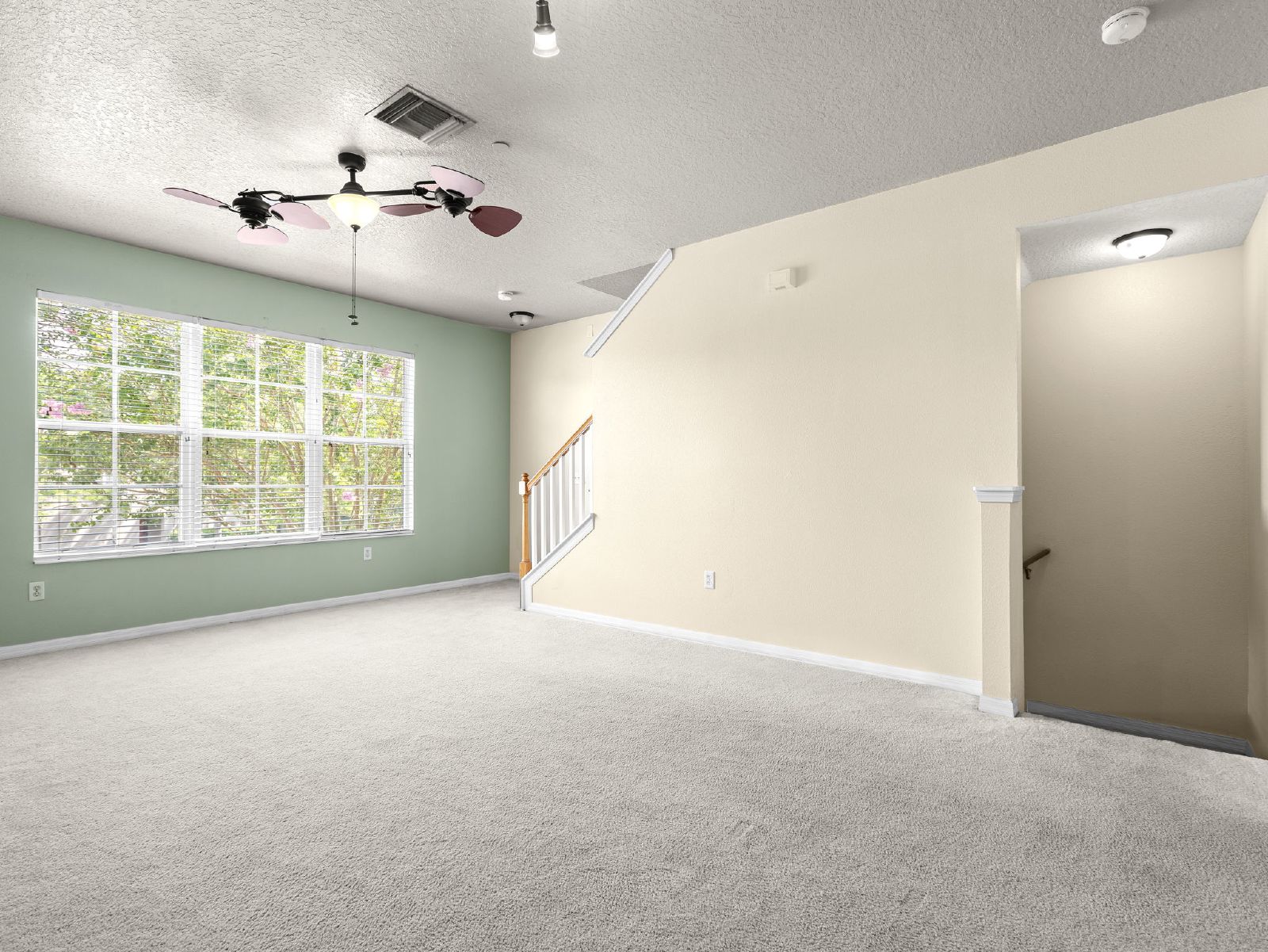 3-Bed, 3.5-Bath End-Unit Townhome In Gated Brandon Community property image