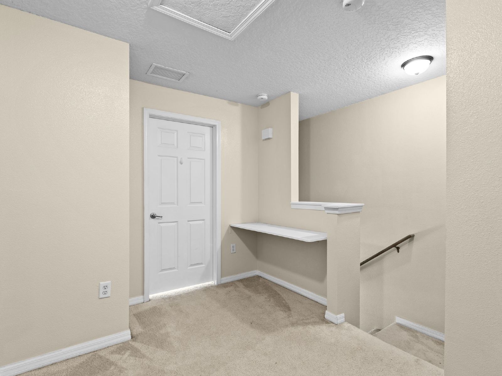 3-Bed, 3.5-Bath End-Unit Townhome In Gated Brandon Community property image