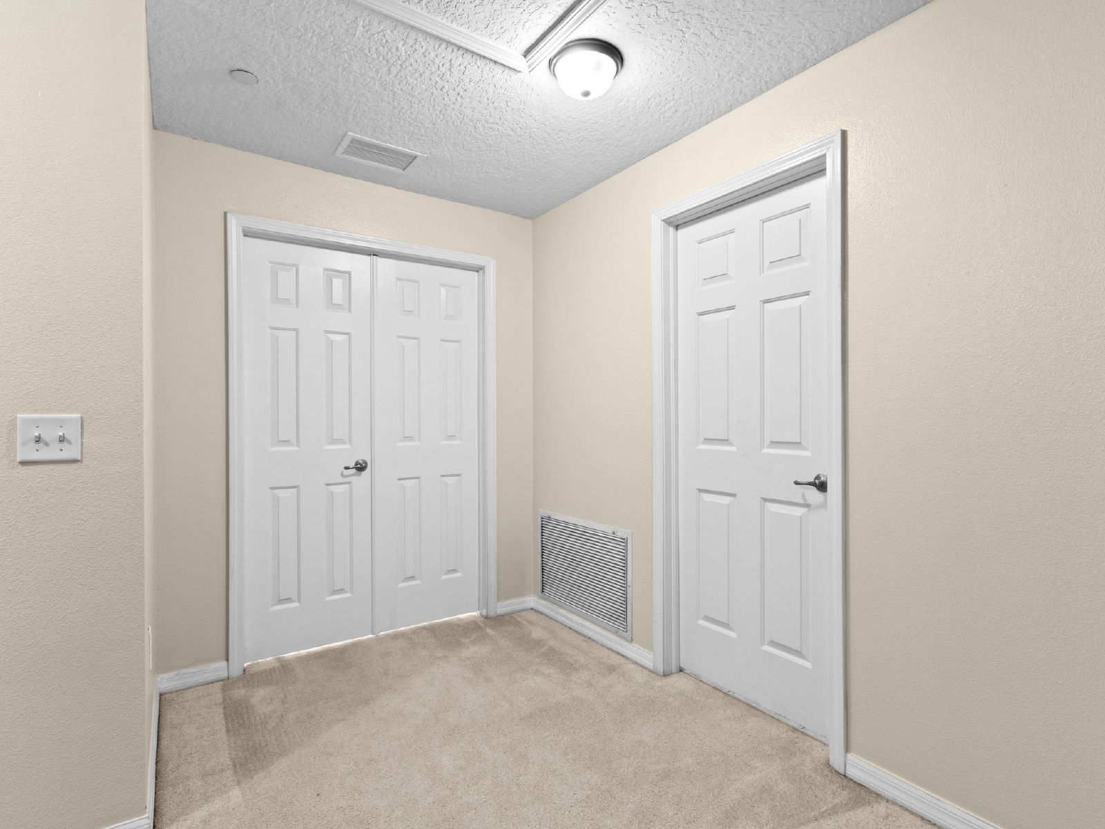 3-Bed, 3.5-Bath End-Unit Townhome In Gated Brandon Community property image