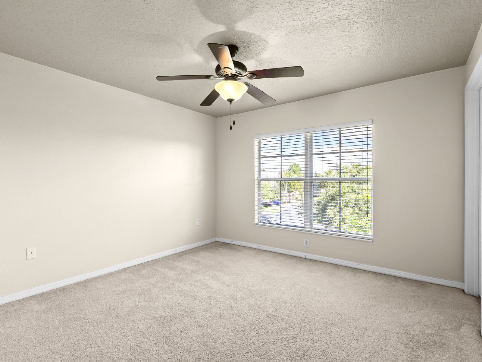 3-Bed, 3.5-Bath End-Unit Townhome In Gated Brandon Community property image