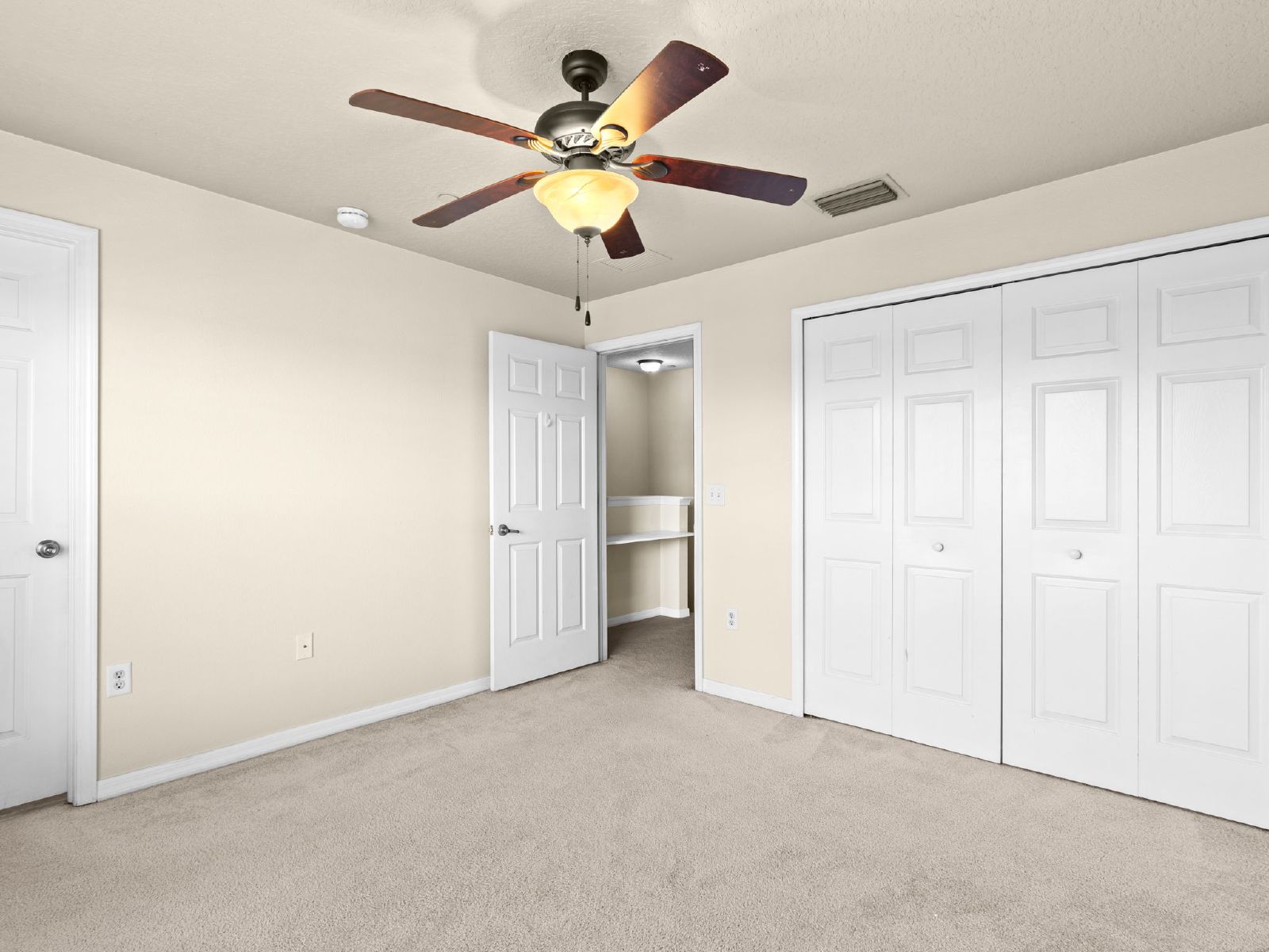 3-Bed, 3.5-Bath End-Unit Townhome In Gated Brandon Community property image