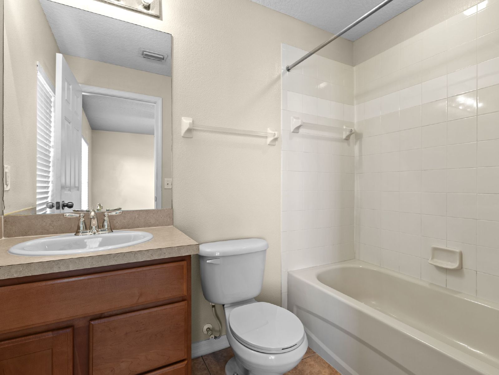 3-Bed, 3.5-Bath End-Unit Townhome In Gated Brandon Community property image
