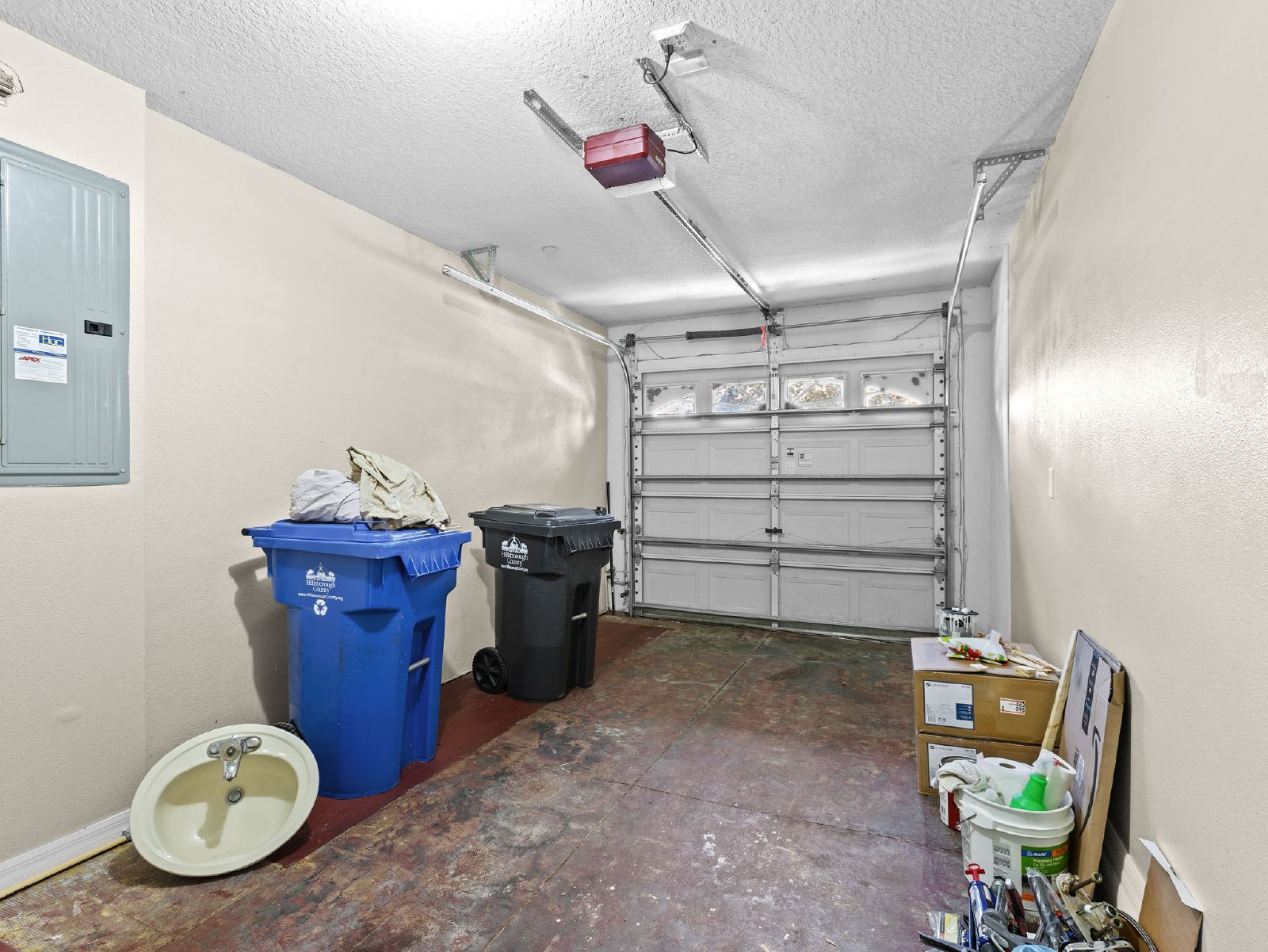 3-Bed, 3.5-Bath End-Unit Townhome In Gated Brandon Community property image